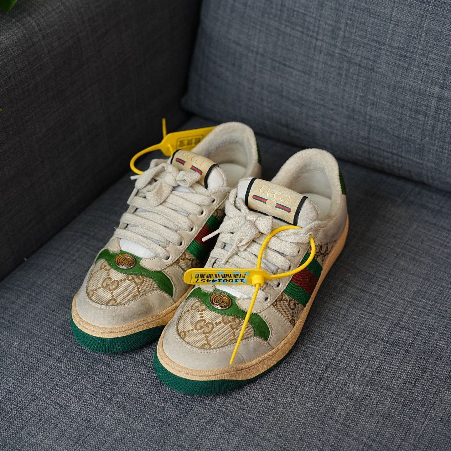 Gucci Gucci Distressed Green Lowtop Sneakers us_7 Women Size US 7 / IT 37 - 1 Thumbnail