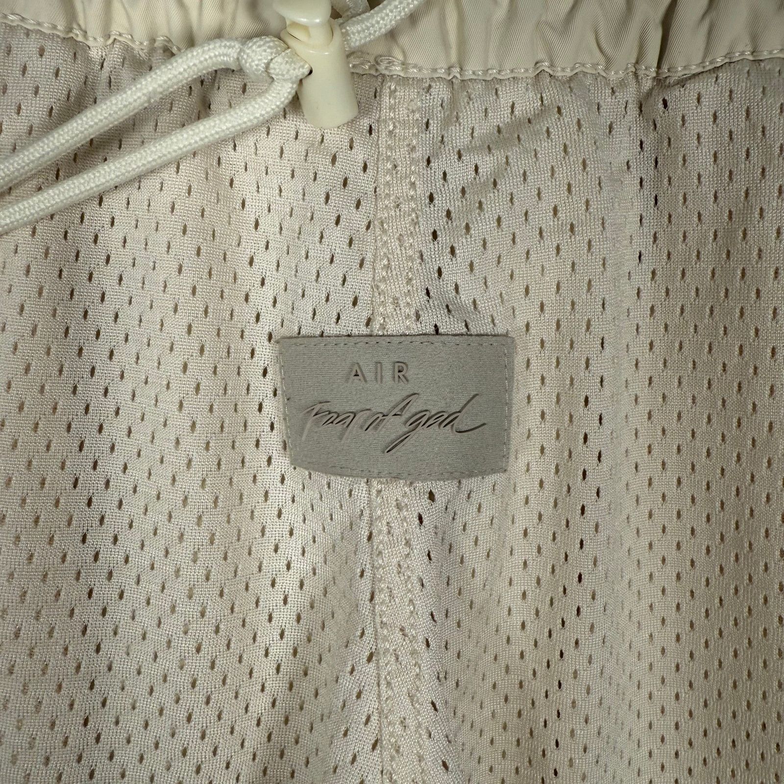Fear of God × NBA Fear Of God x NBA x Nike Cream Basketball Shorts Size S Size US 30 / EU 46 - 4 Thumbnail