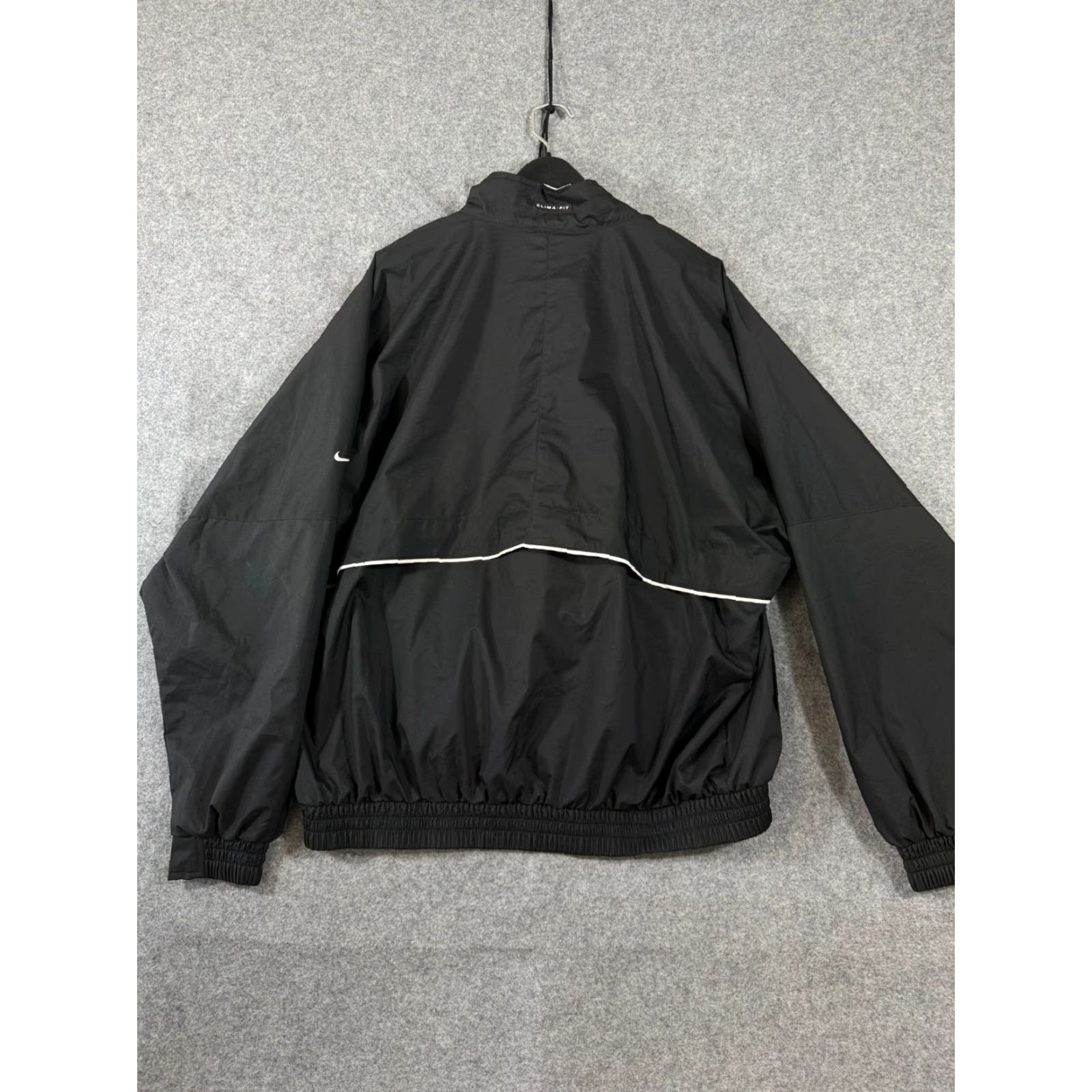 Nike VINTAGE Nike Windbreaker Jacket Mens L Black Full Zip Clima-Fit Stand-Up Neck Wind-Resistant Pockets Casual Outdoor Size US L / EU 52-54 / 3 - 7 Thumbnail