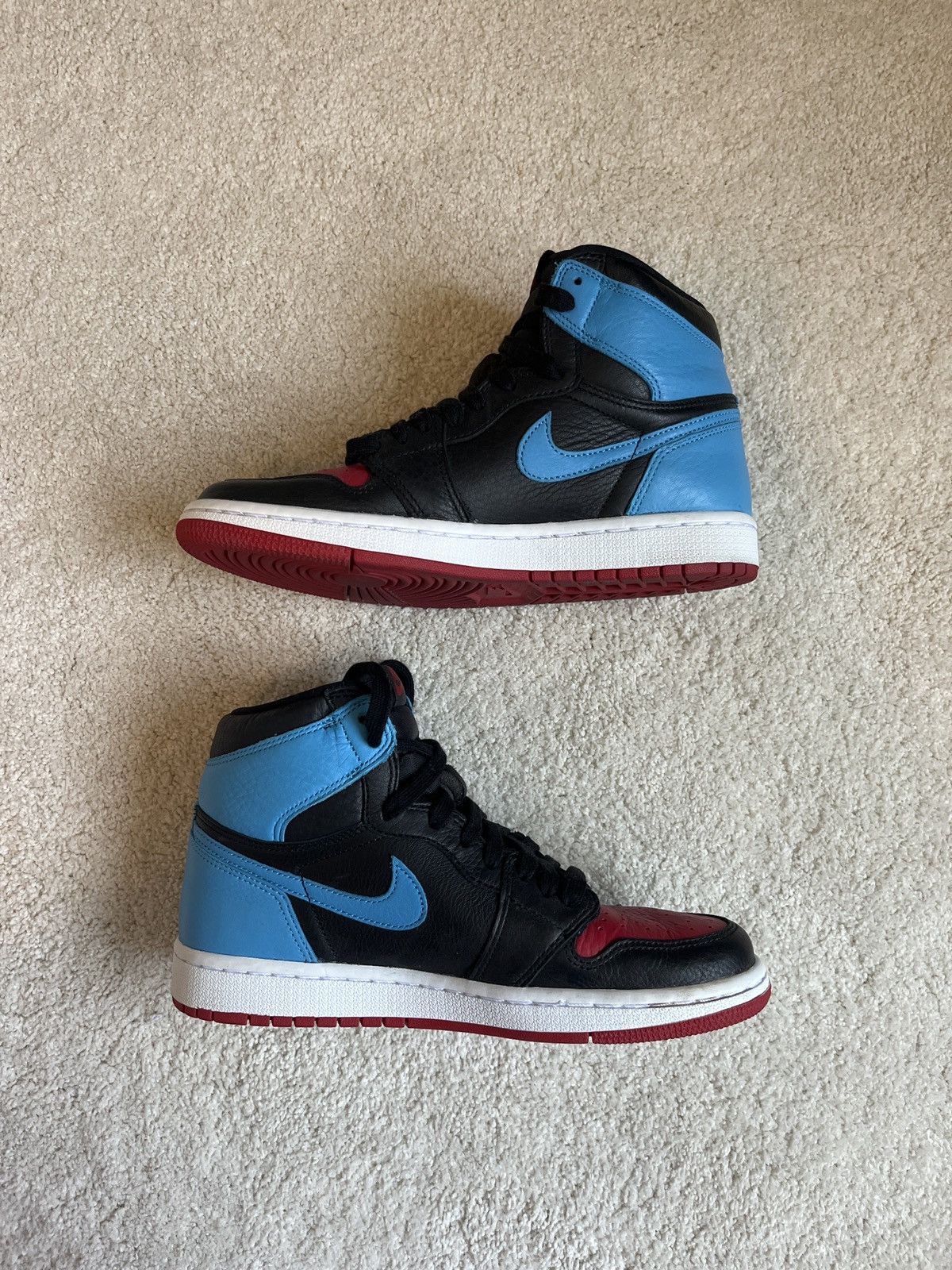 Jordan Brand Jordan 1 Retro High NC to Chi (Women’s) Size US 7.5 / IT 37.5 - 2 Thumbnail
