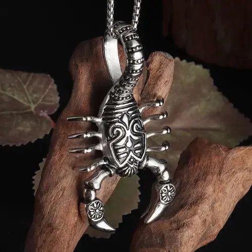 Pool House New York Gothic Big Scorpion Necklace Size ONE SIZE - 3 Thumbnail