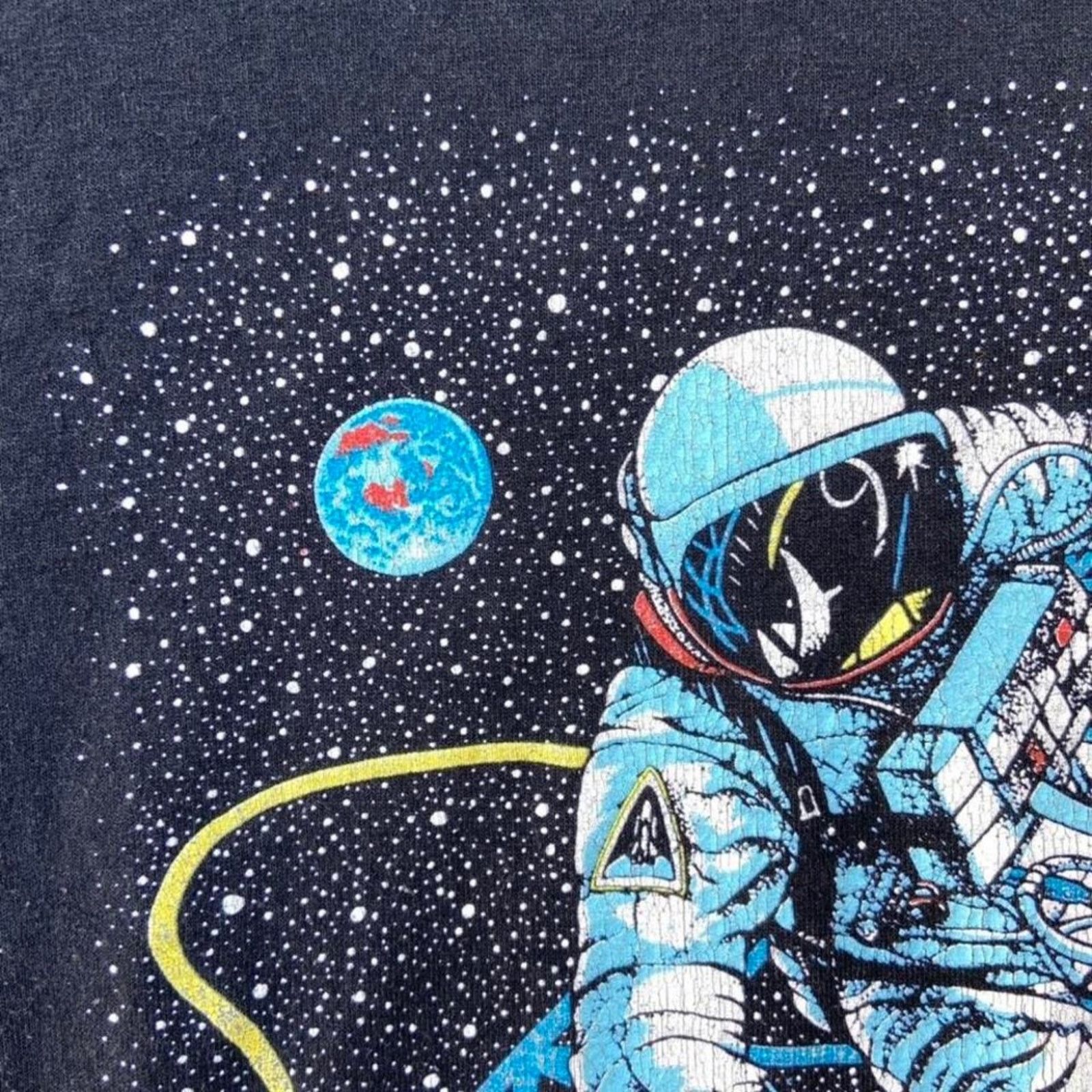 Vintage Vintage Glow-in-the-dark Astronaut T-Shirt Size S / US 4 / IT 40 - 3 Thumbnail