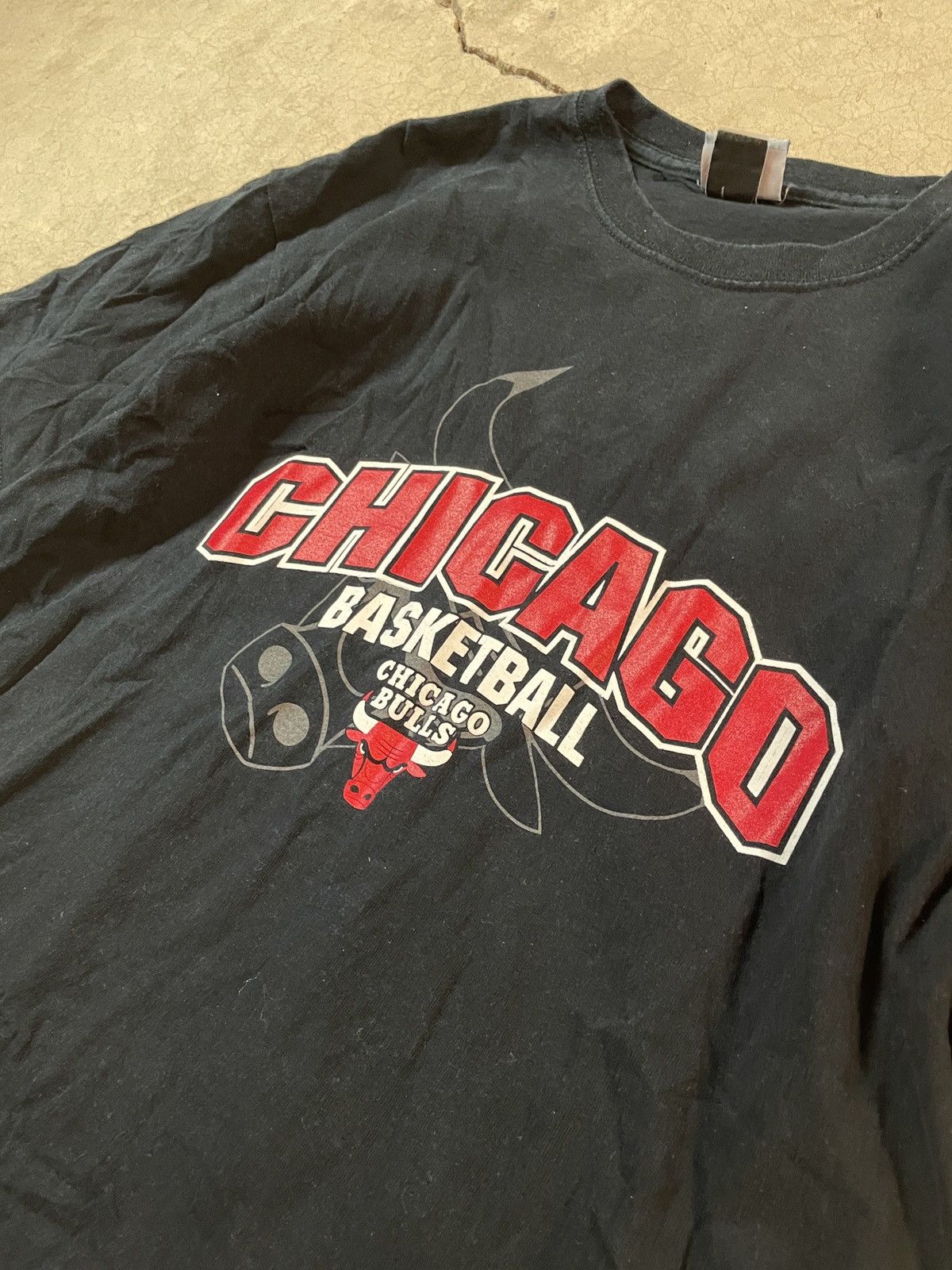 NBA Vintage 00’s Chicago Bulls Logo Tee T-shirt Black Size Med Size US M / EU 48-50 / 2 - 2 Thumbnail