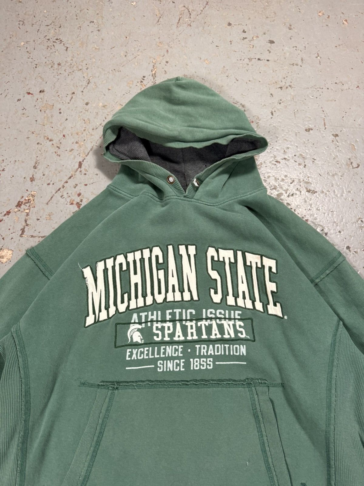 NCAA Vintage Sun faded Michigan State U Distressed Green Hoodie Size US XL / EU 56 / 4 - 5 Thumbnail