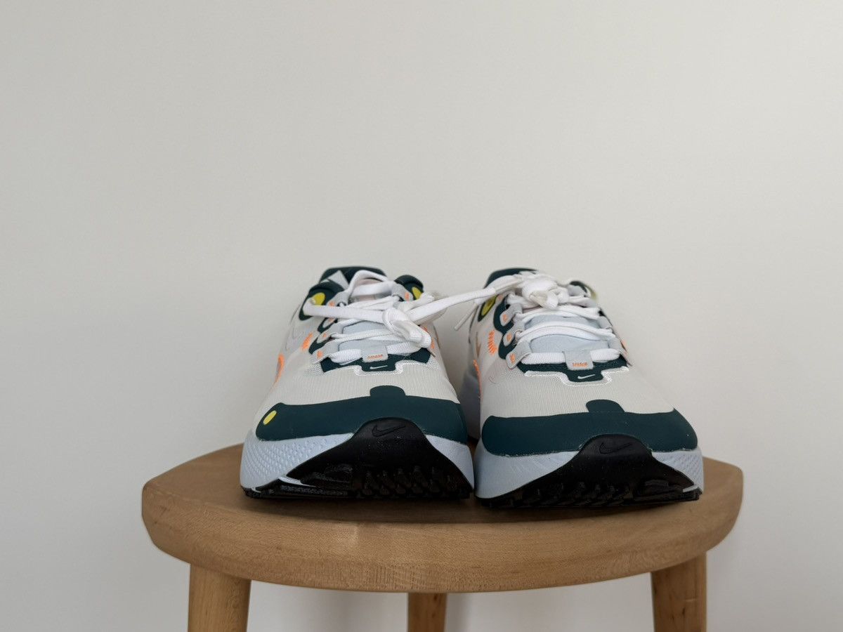 Nike NIKE REACT ESCAPE RUN 'SUMMIT WHITE REGAL PINK' Size US 11 / EU 44 - 2 Thumbnail