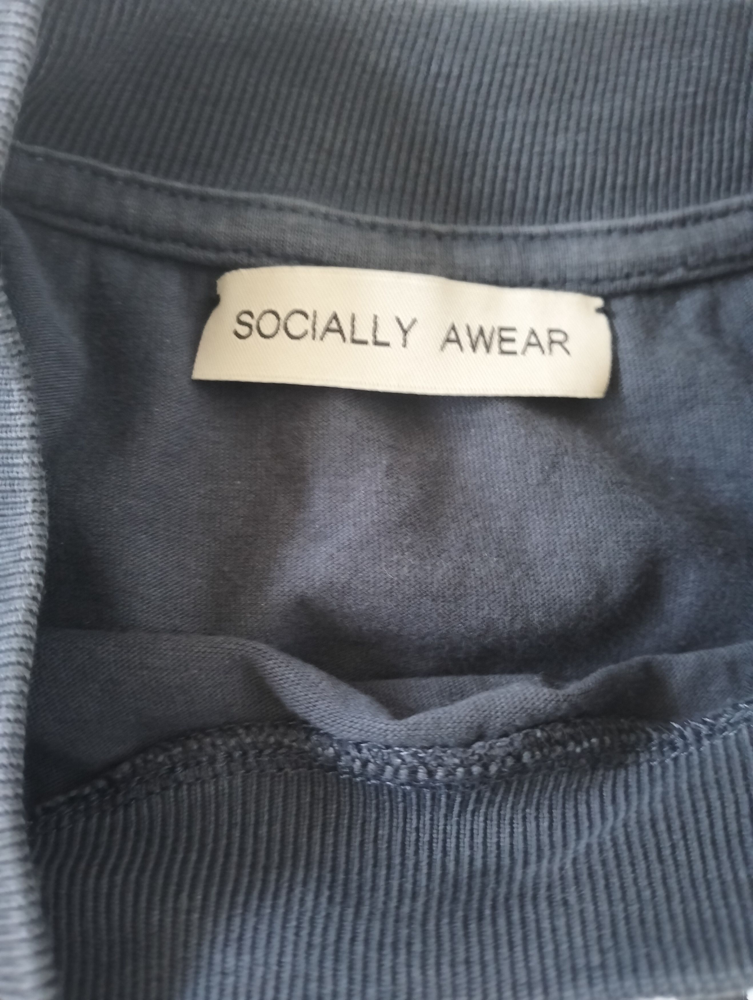 Vintage Black boxy t-shirt Streetwear 2000s Size US M / EU 48-50 / 2 - 3 Thumbnail
