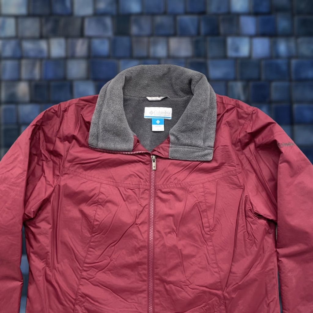 Vintage VINTAGE Columbia Jacket Women L Red Nylon Full Zip Fleece Lined 90s Style Size L / US 10 / IT 46 - 1 Thumbnail