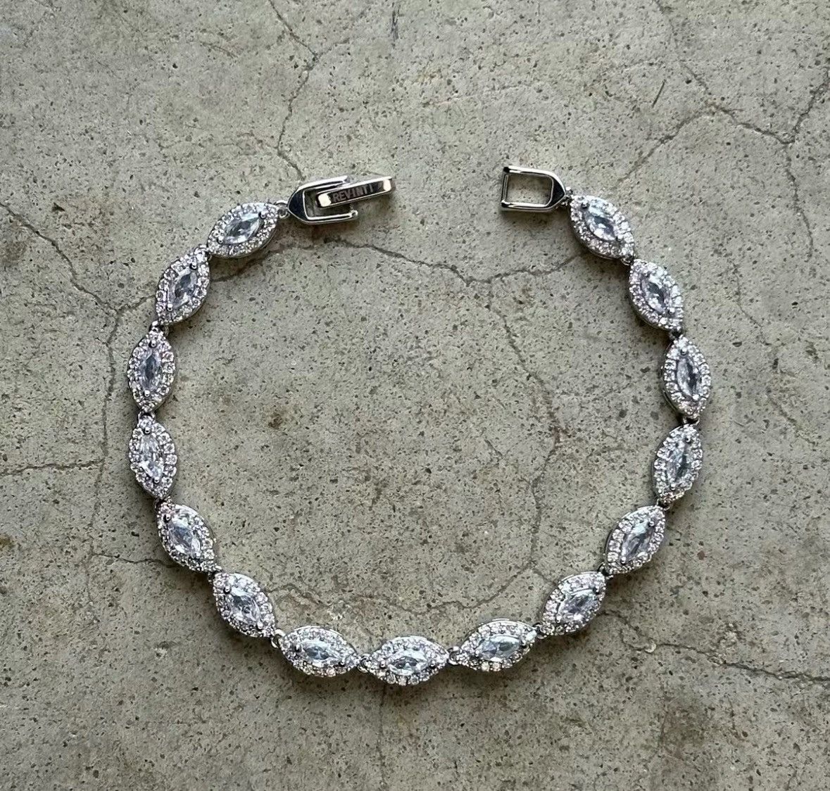 Vintage Vintage crystal flex clasp bracelet Size 30 - 3 Thumbnail