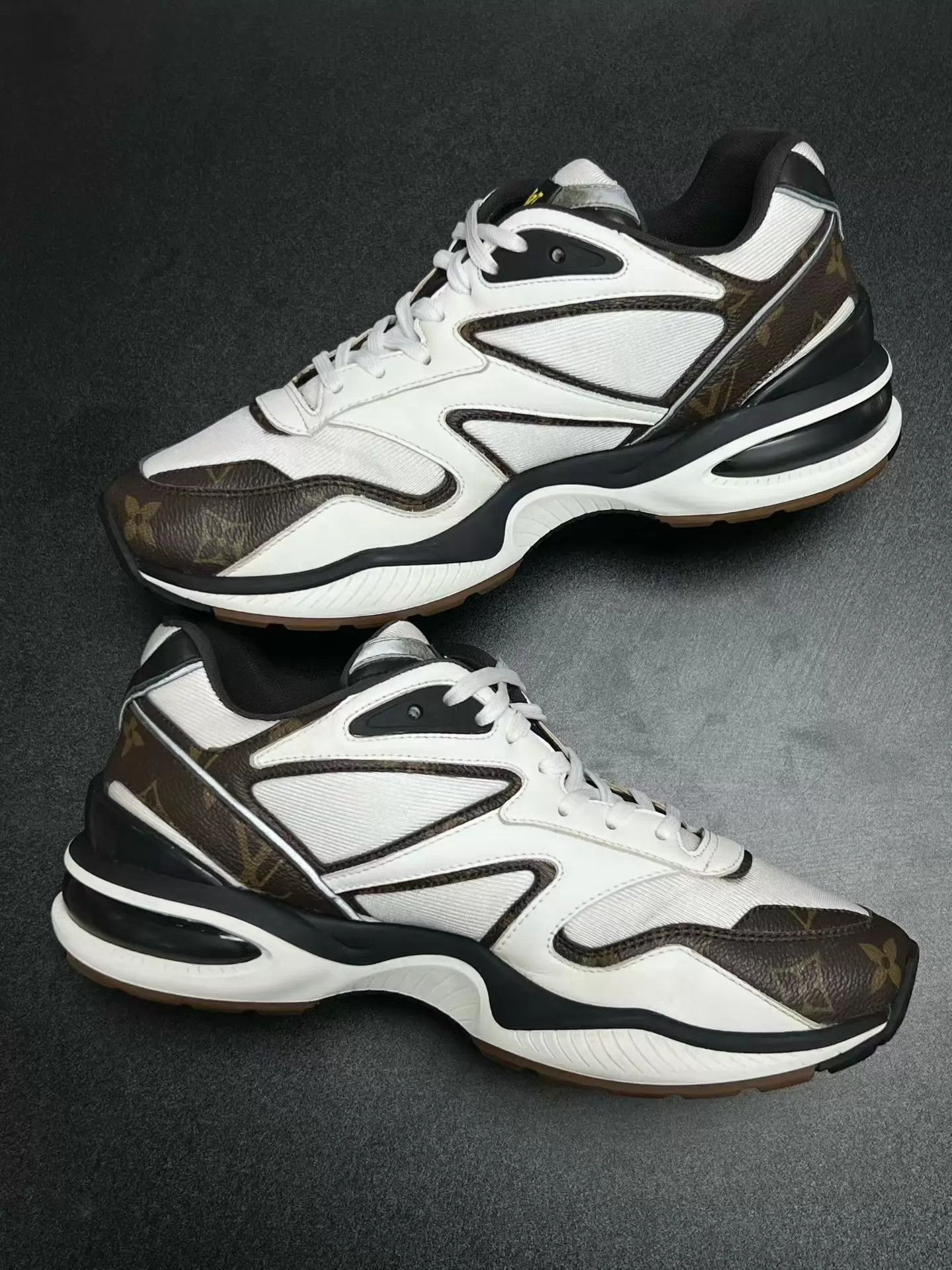 Louis Vuitton LV Trail Monogram colorblock white/brown UK5 Size US 7.5 / IT 37.5 - 6 Thumbnail