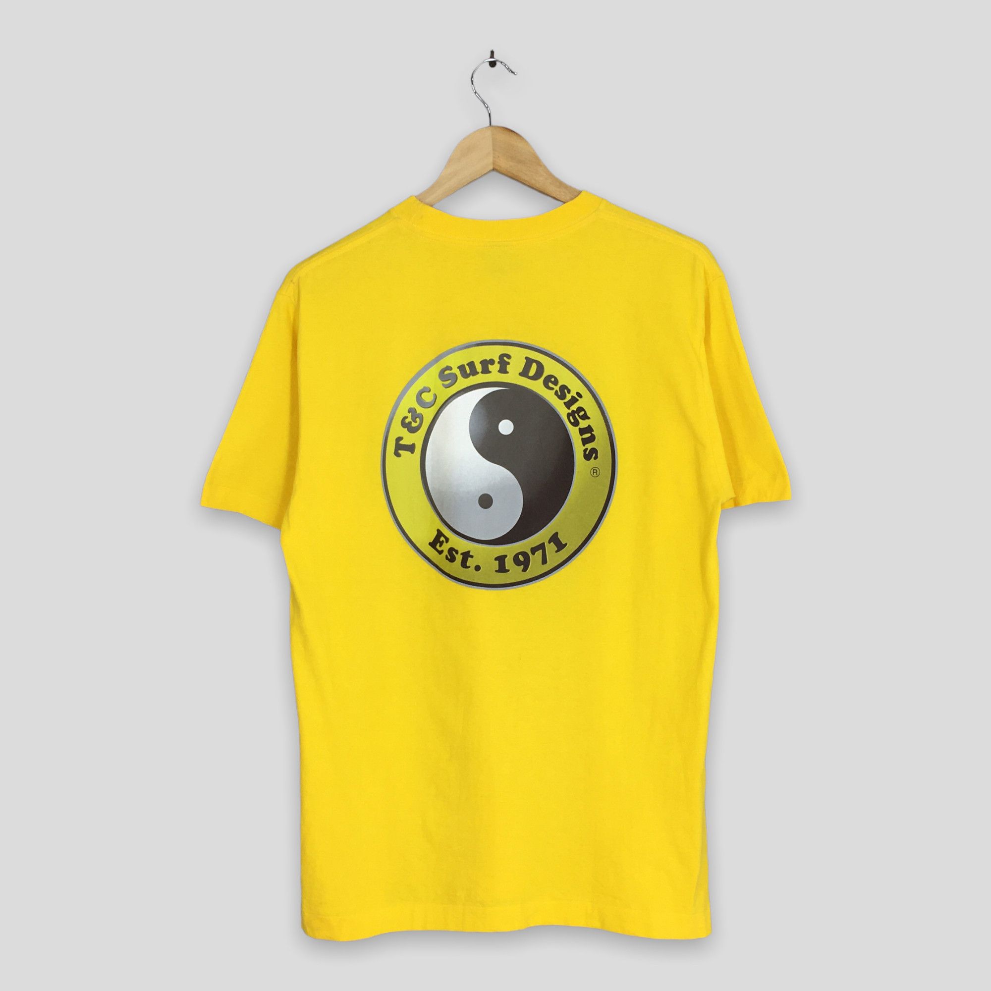 Vintage 90's T&C Surf Designs Yin Yang Surfing Yellow T shirt Medium Size US M / EU 48-50 / 2 - 1 Thumbnail