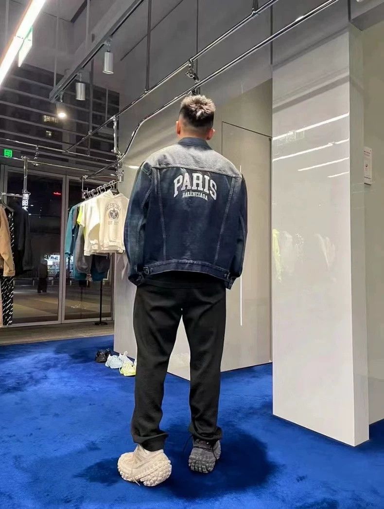 Balenciaga Balenciaga Blue washed embroidered logo denim jacket Size US S / EU 44-46 / 1 - 6 Thumbnail
