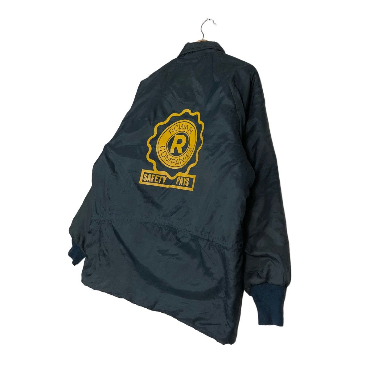 Toyo Enterprises 🔥VINTAGE DUNBROOKE USA CHORE WORK JACKET BIG LOGO Size US M / EU 48-50 / 2 - 8 Thumbnail