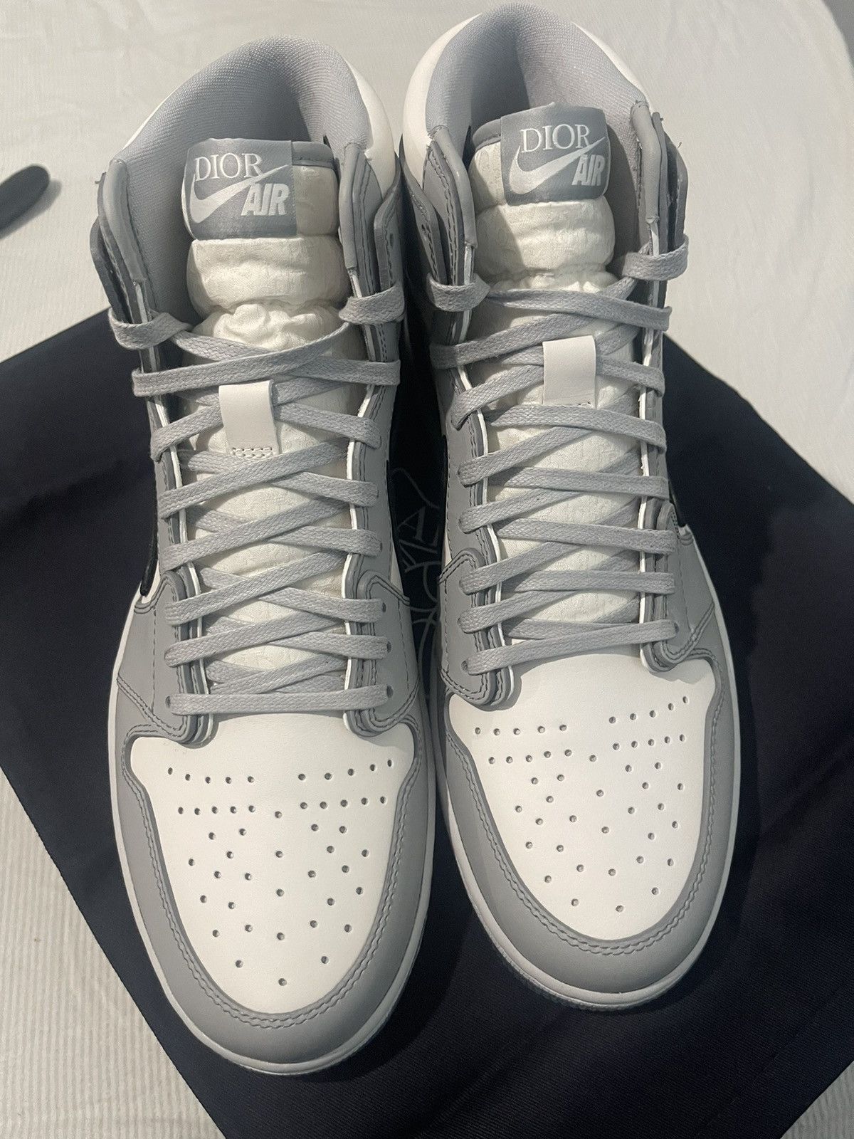 Dior × Jordan Brand Air Jordan 1 Dior High Size US 11 / EU 44 - 11 Thumbnail