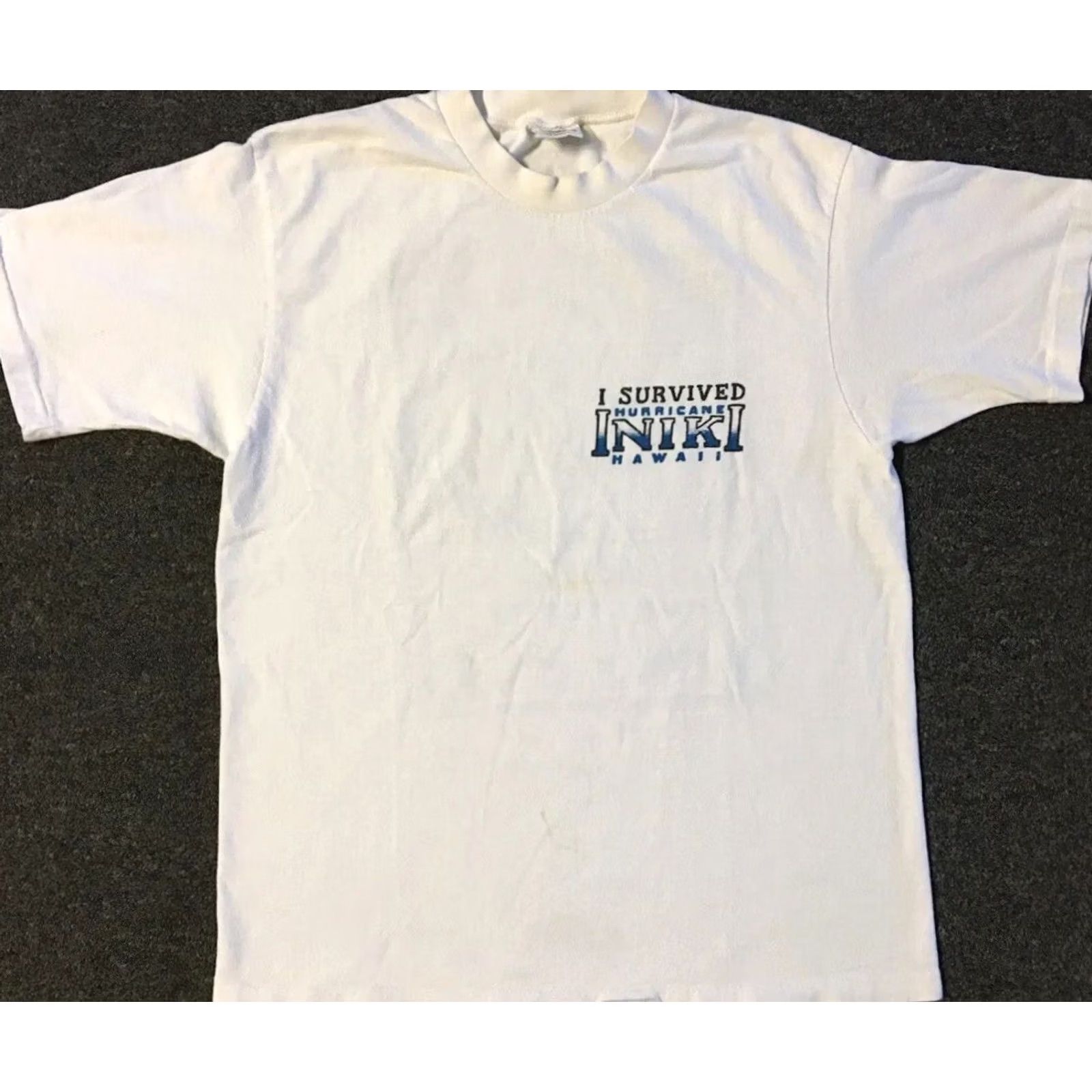 Vintage VINTAGE I Survived Hurricane Iniki Hawaii Shirt S White Beach Vaporwave Grunge OP Nike Size US S / EU 44-46 / 1 - 2 Thumbnail