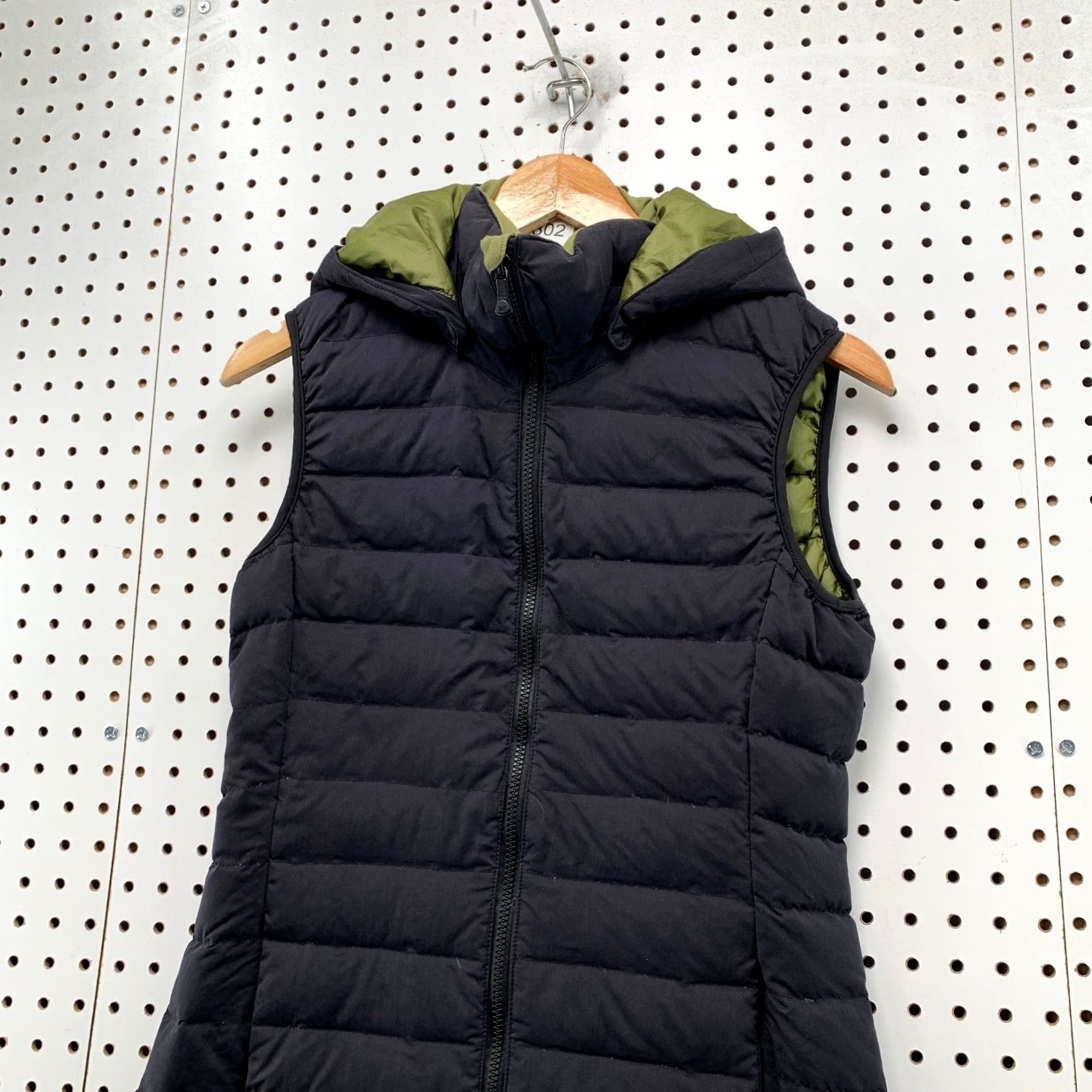 Burton Burton Down Puffer Vest Womens Small Black Hooded Dry Ride AK Black Green Vest Womens S Black Hooded Down Puffer Burton Size S / US 4 / IT 40 - 7 Thumbnail