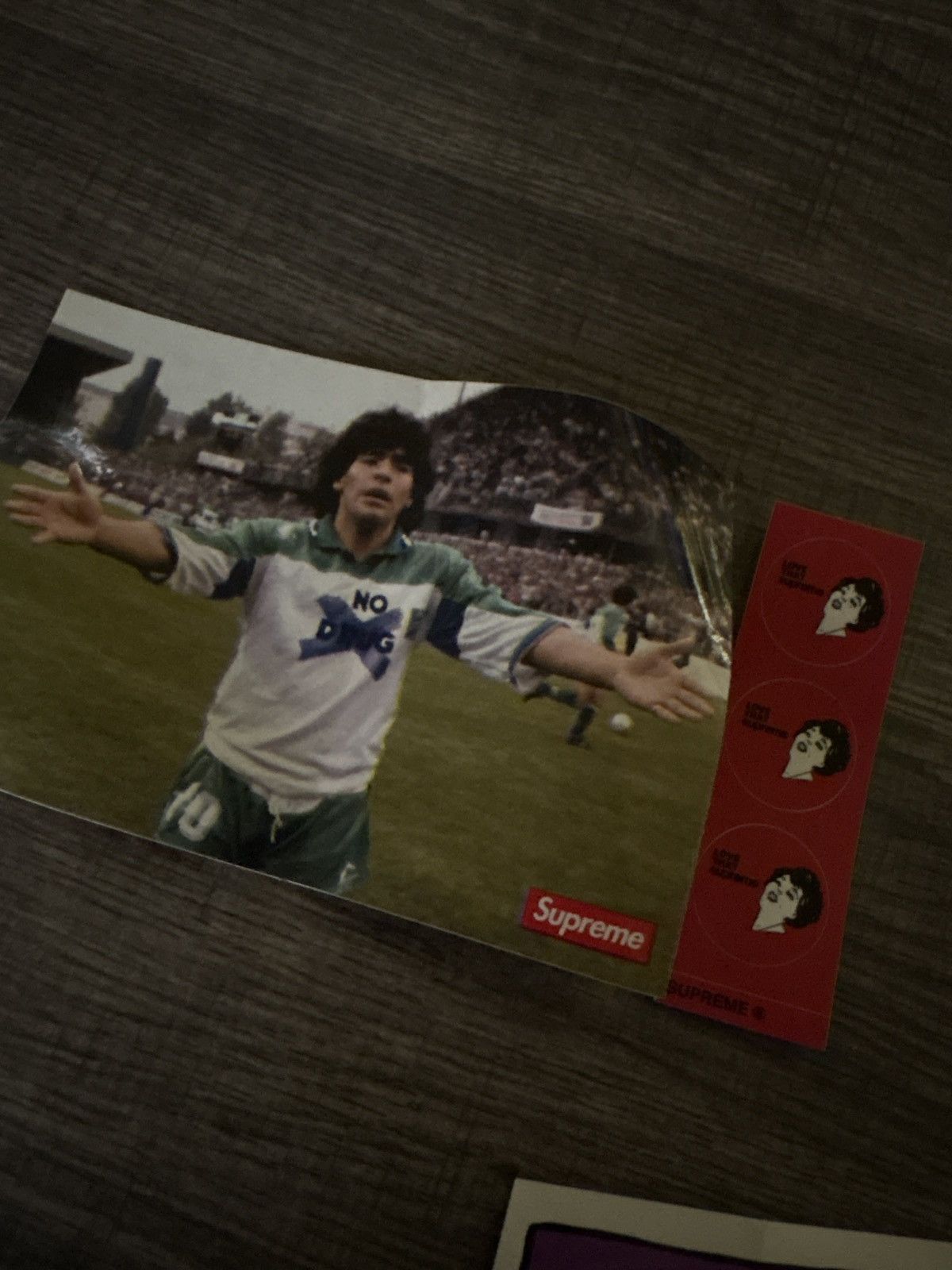 Supreme Supreme Maradona Sticker 100% Authentic SS24 Season New Set Size ONE SIZE - 3 Thumbnail