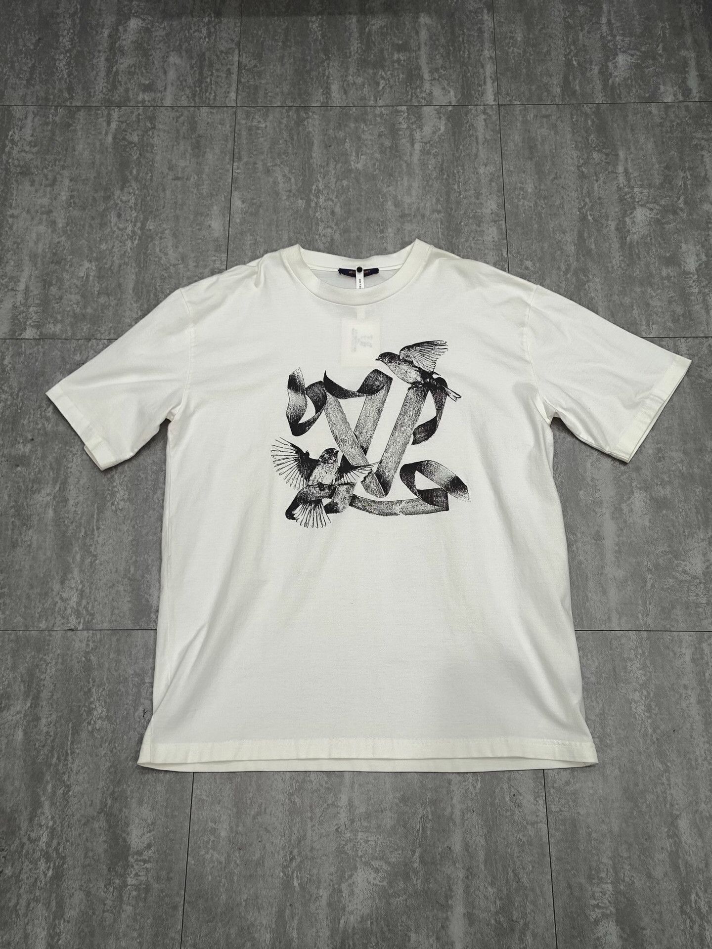 Louis Vuitton Louis Vuitton White T-Shirt xl Men Size US XL / EU 56 / 4 - 1 Thumbnail
