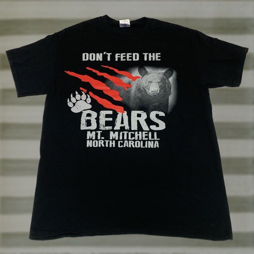 Gildan Don't Feed the Bears Mt Mitchell North Carolina T Shirt Size M Size US M / EU 48-50 / 2 - 1 Thumbnail