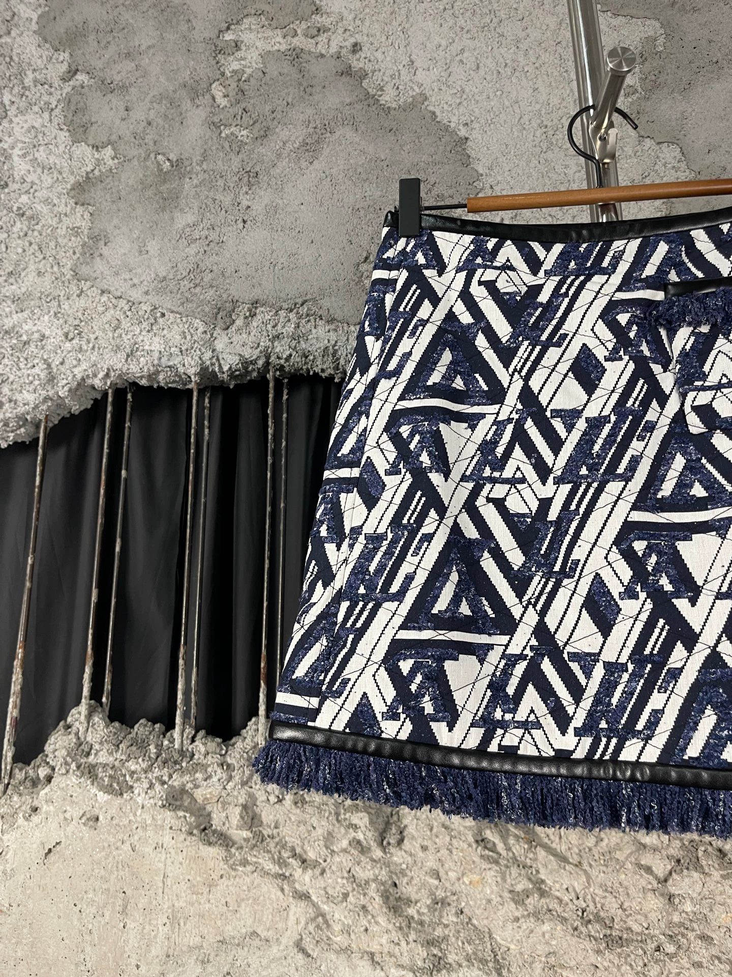 Louis Vuitton LOUIS VUITTON short skirt women's 34 new Size 25" / US 0 / IT 36 - 3 Thumbnail