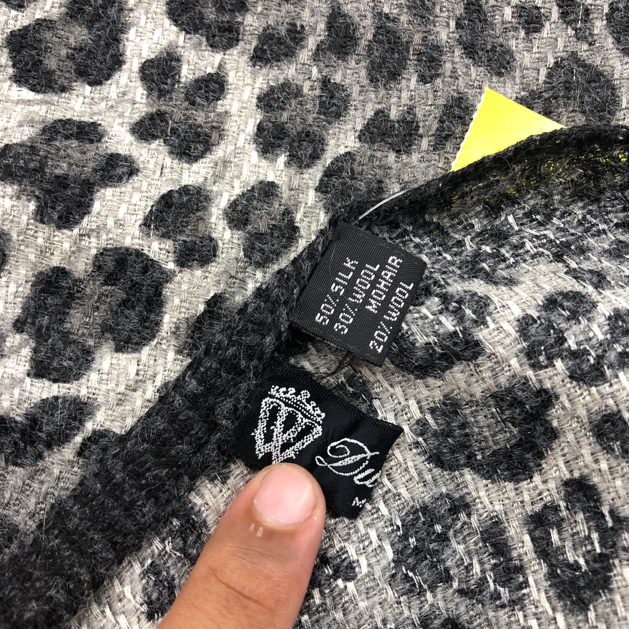 Japanese Brand Vintage Due Cuori Scarf Leopard Wool Cashmere Scarves. Size ONE SIZE - 5 Thumbnail