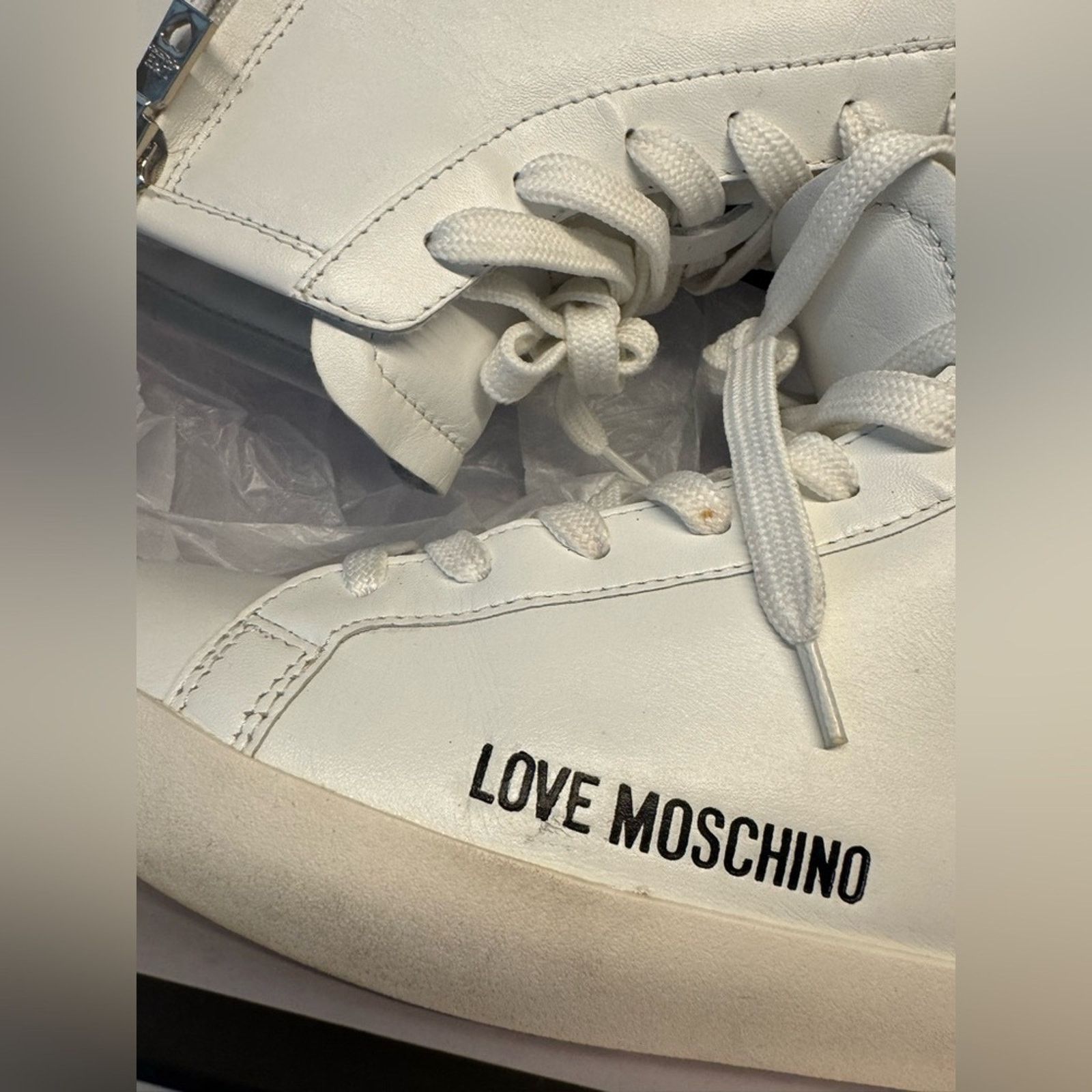 Love outlet Moschino White Heart High Top Sneakers