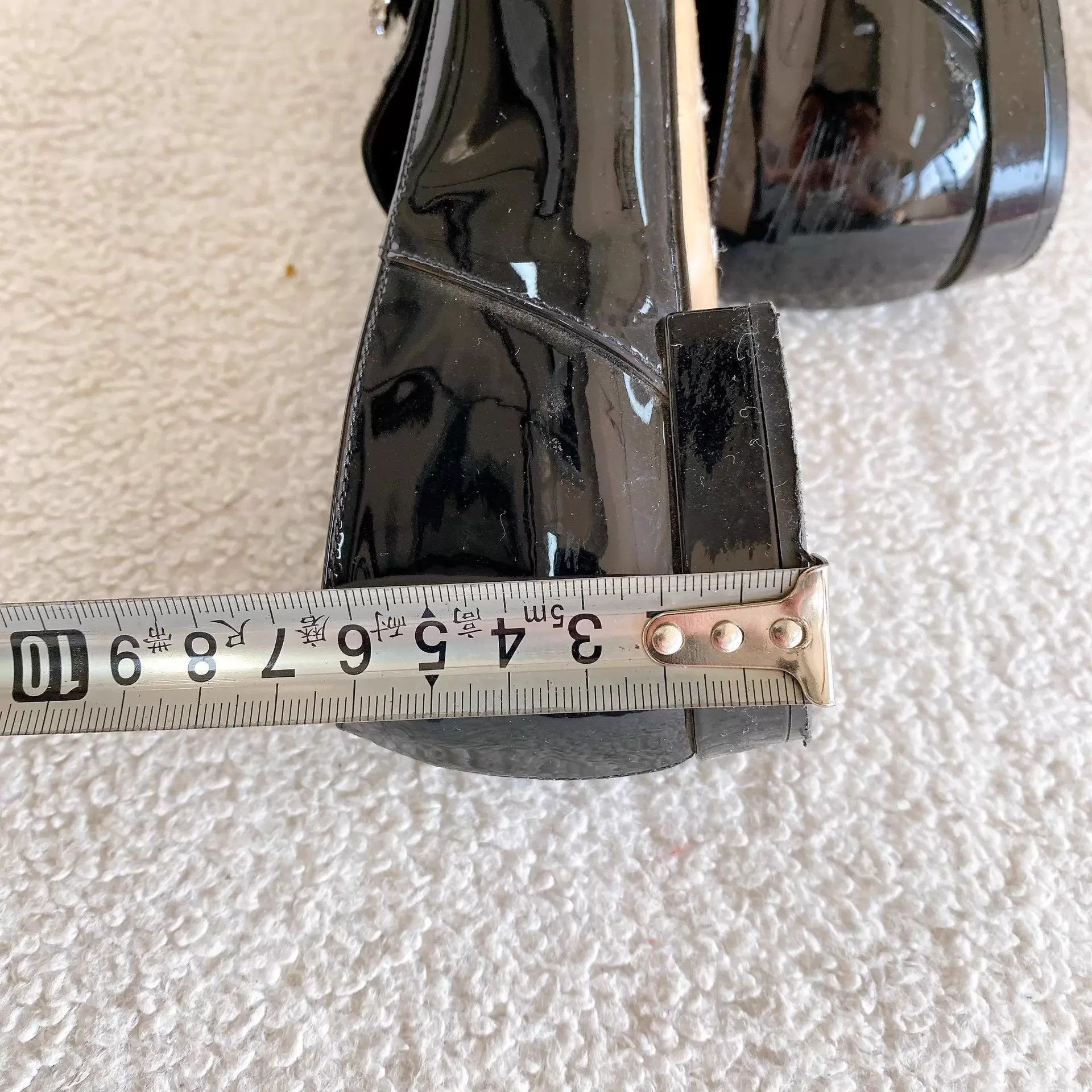 Salvatore Ferragamo Ferragamo Black Patent Low Heel Pumps 5 Size US 5 / IT 35 - 6 Thumbnail