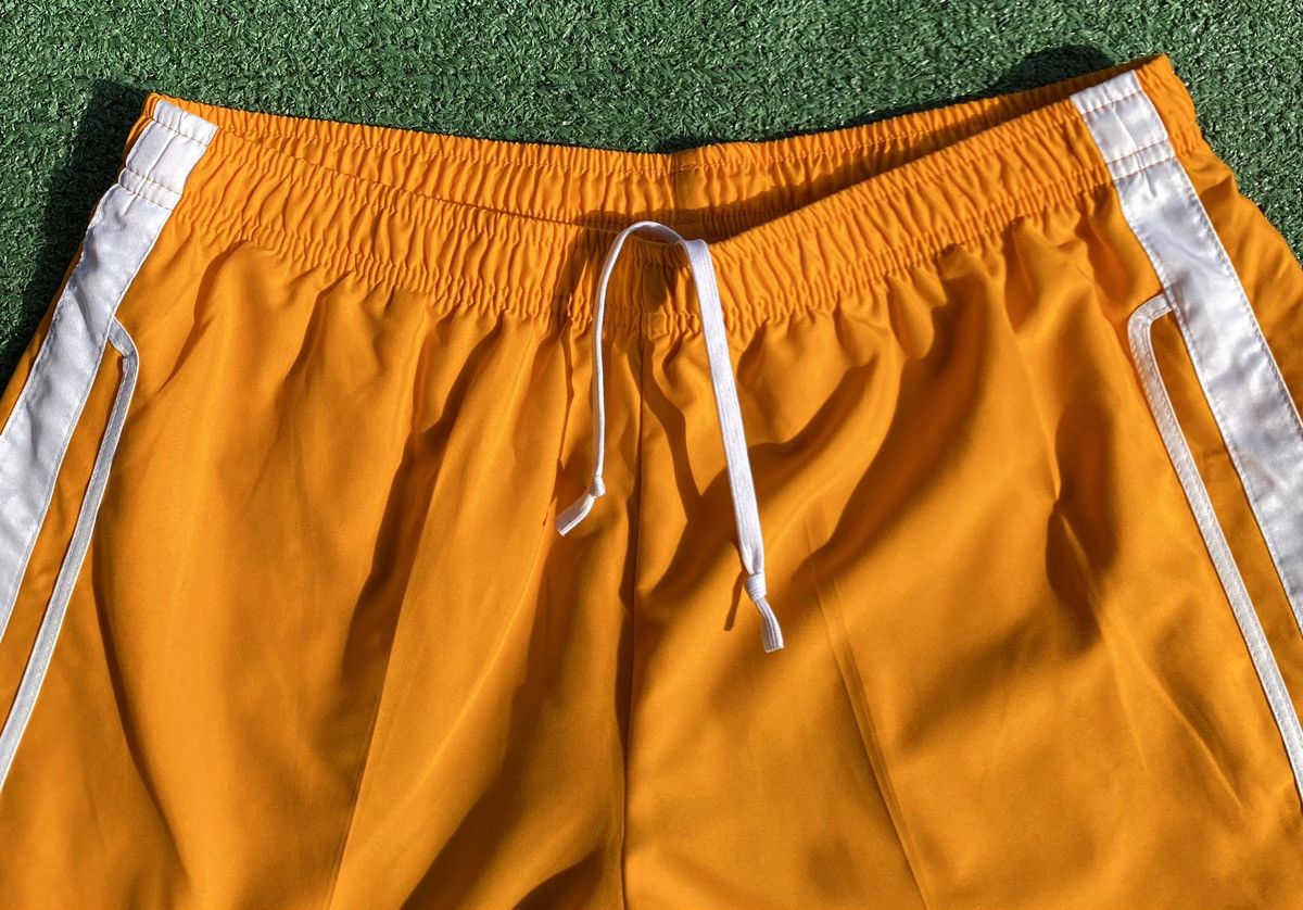 Nike Vintage Y2K Nike Swoosh Orange & White Athletic Shorts Size 30" / US 8 / IT 44 - 4 Thumbnail