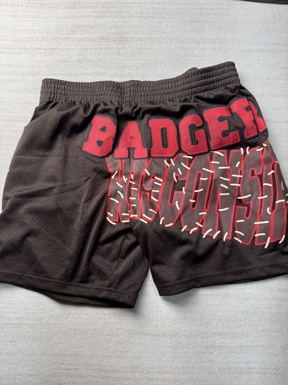 Mitchell & Ness × Travis Scott Wisconsin badgers basketball shorts Size US 36 / EU 52 - 1 Thumbnail