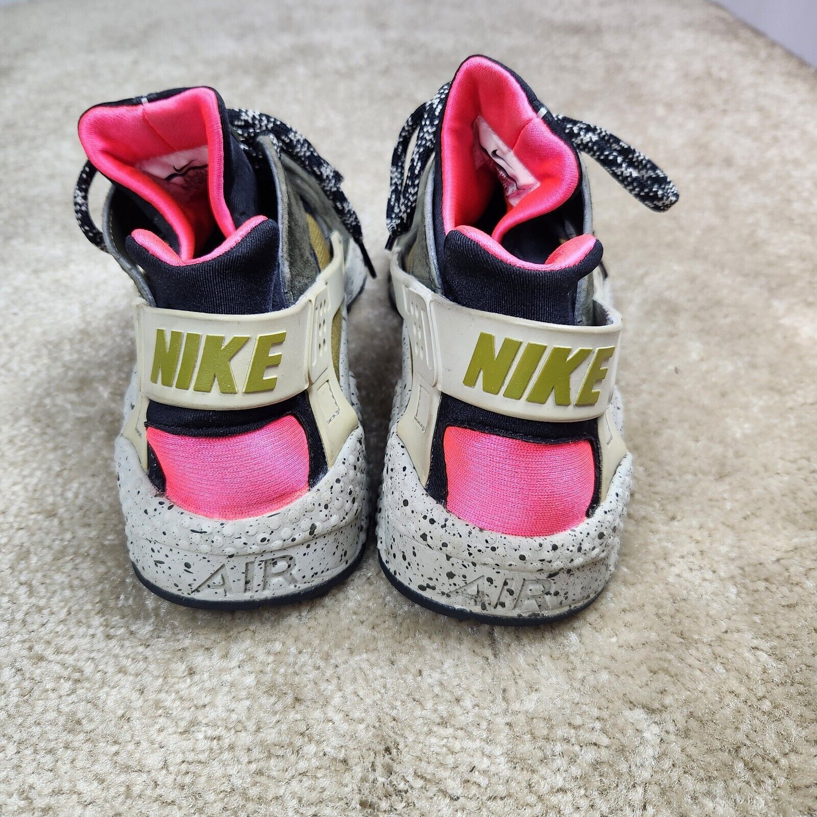 Nike Nike Air Huarache Black / Desert Moss - Solar Red Sz 10.5 Size US 10.5 / EU 43-44 - 2 Thumbnail