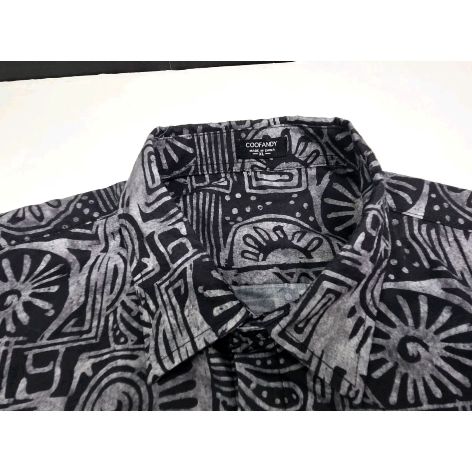Vintage Coofandy Mens Short Sleeve Button Up Shirt Black/Grey Aztec Print XL Size US XL / EU 56 / 4 - 2 Thumbnail