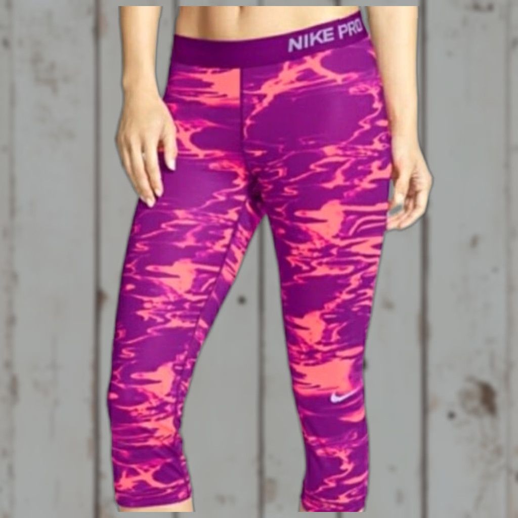 Nike Nike Pro Leggings Women L Cropped Capri Dri-Fit Elastic Waist Yoga Purple Nike Pro Leggings Women L Cropped Capri Purple Elastic Waist Yoga Size 36" / US 14 / IT 50 - 1 Thumbnail