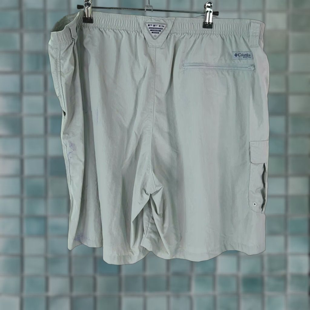Vintage VINTAGE Columbia Mens Cargo Shorts 40 in Beige Nylon Casual Activewear Size XL Size US 40 / EU 56 - 1 Thumbnail