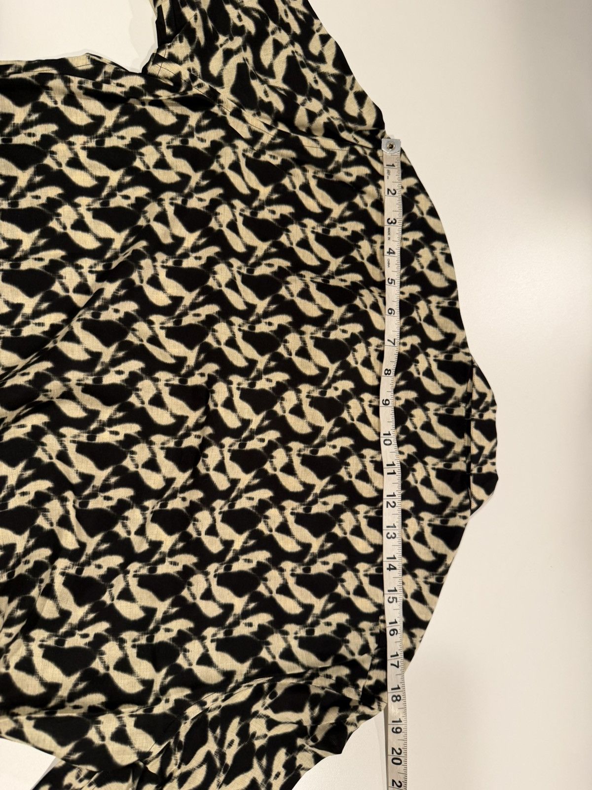 Saint Laurent Paris Saint Laurent men abstract print silk shirt. 37/M. $890 Size US S / EU 44-46 / 1 - 3 Thumbnail