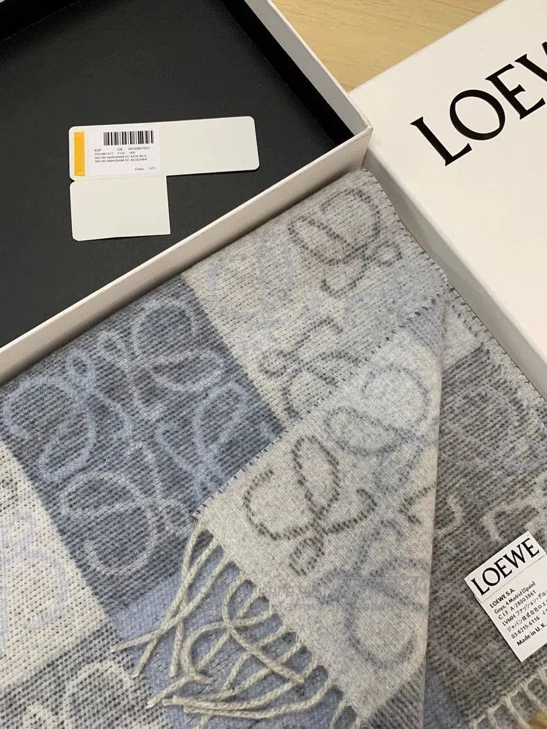 Loewe LOEWE Anagram Checkered Wool Scarf Blue. Size ONE SIZE - 4 Thumbnail