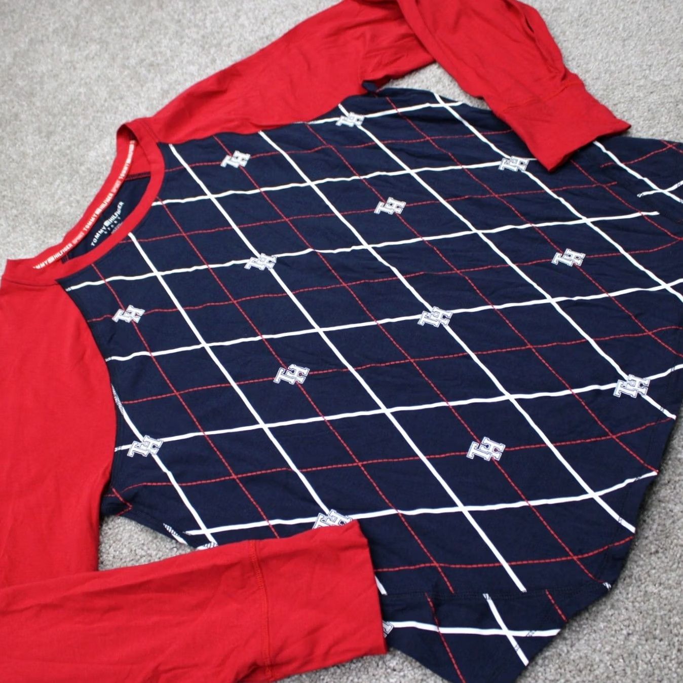 Tommy Hilfiger Tommy Hilfiger AOP Shirt Womens XL Blue/Red All Over Print Long Sleeve Pullover Shirt Womens XL Blue/Red 90s Tommy Hilfiger Shirt Mens? Size XL / US 12-14 / IT 48-50 - 6 Thumbnail