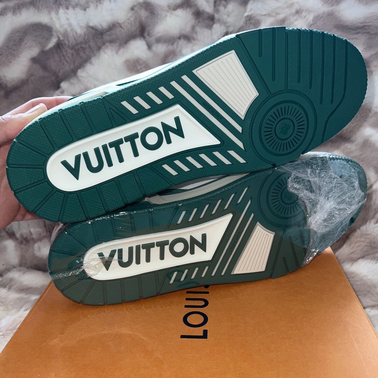 Louis Vuitton × Virgil Abloh Louis Vuitton LV Trainer Sneaker low white green Size US 7.5 / EU 40-41 - 6 Thumbnail