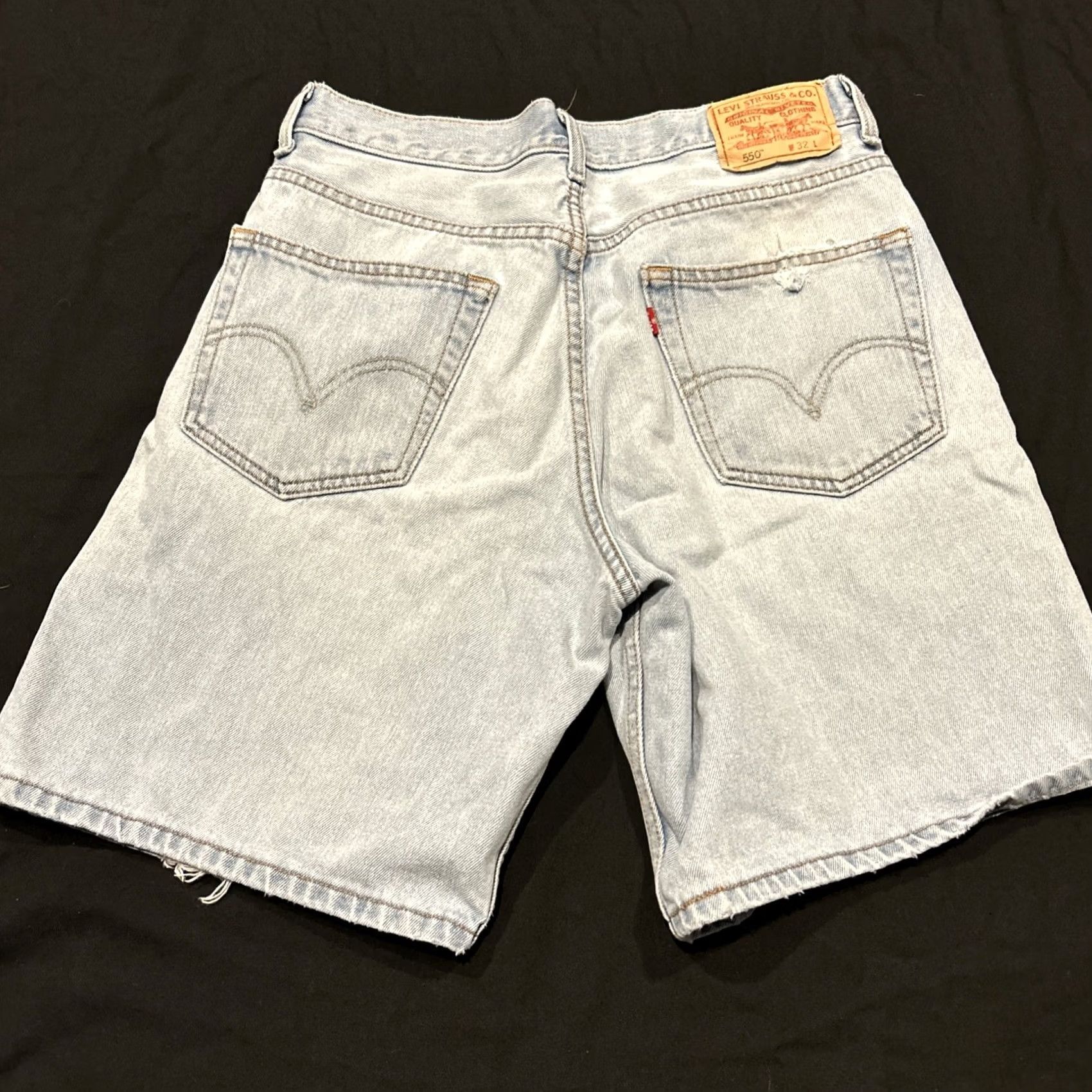 Levi's VINTAGE Levi's Shorts Mens 32 Blue Denim 90s Relaxed Fit 550 Jean B26 Denim Shorts Jeans 5-Pocket Casual Men Size 32 Blue Size US 32 / EU 48 - 4 Thumbnail