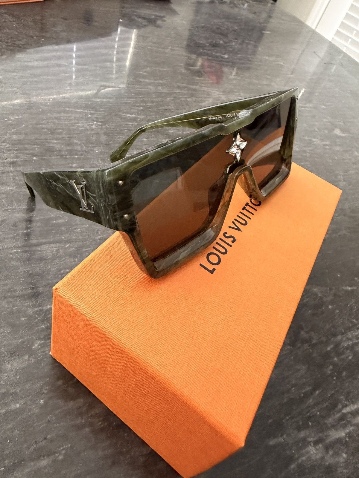Louis Vuitton Louis Vuitton Green Marbled cyclone Sunglasses E Size ONE SIZE - 6 Thumbnail