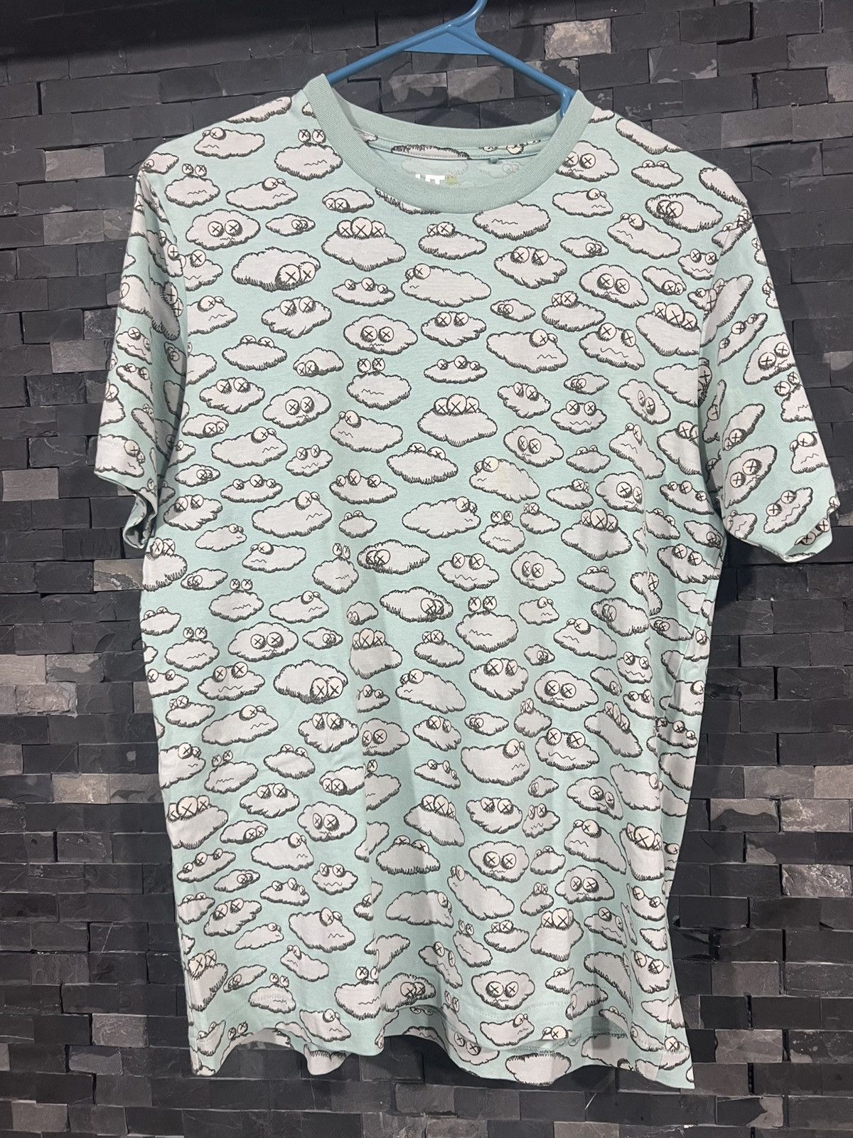 Kaws × Uniqlo T-shirt Uniqlo X Kaws Size US L / EU 52-54 / 3 - 4 Thumbnail