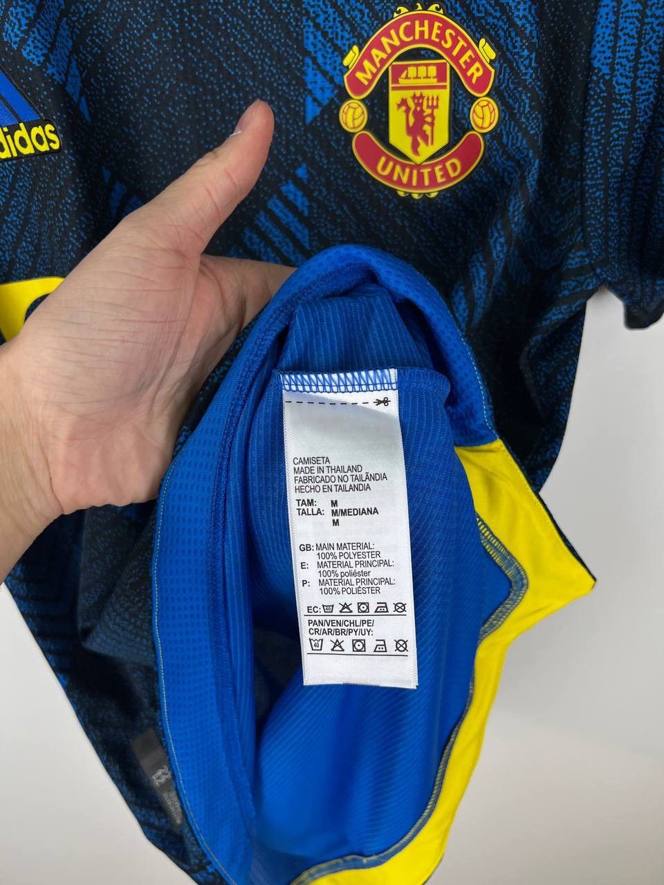 Vintage Manchester United Adidas R. Varane t-shirts size M Size US M / EU 48-50 / 2 - 5 Thumbnail