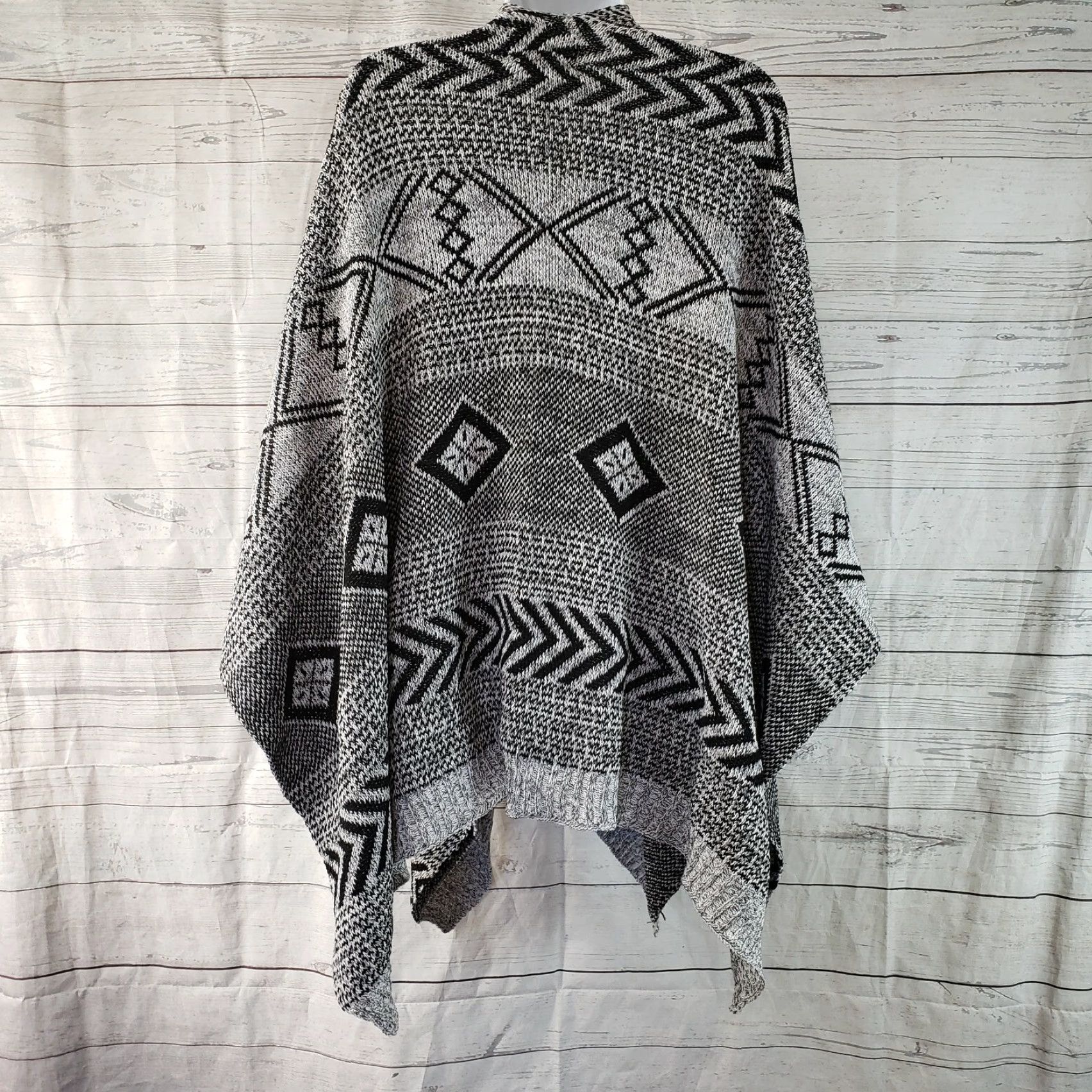 Vintage The Jetset Diaries TDJ Womens Knit Poncho Black White One Size Size ONE SIZE - 3 Thumbnail