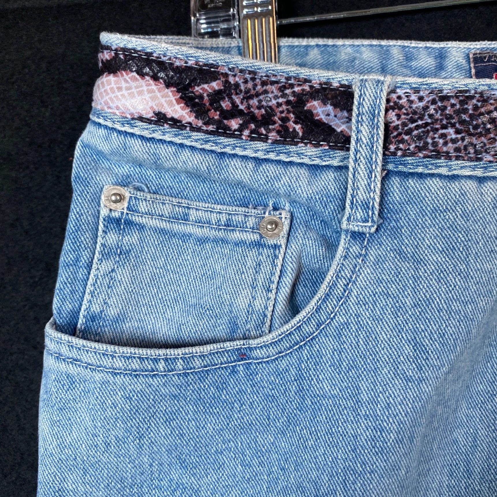 Vintage VINTAGE Vasco Womens Jeans Blue Denim Snake Print Straight Leg 15/16 Jeans Womens 33" Waist High Rise 5-Pocket Denim 100% Cotton Casual Vintage Size 36" / US 14 / IT 50 - 4 Thumbnail