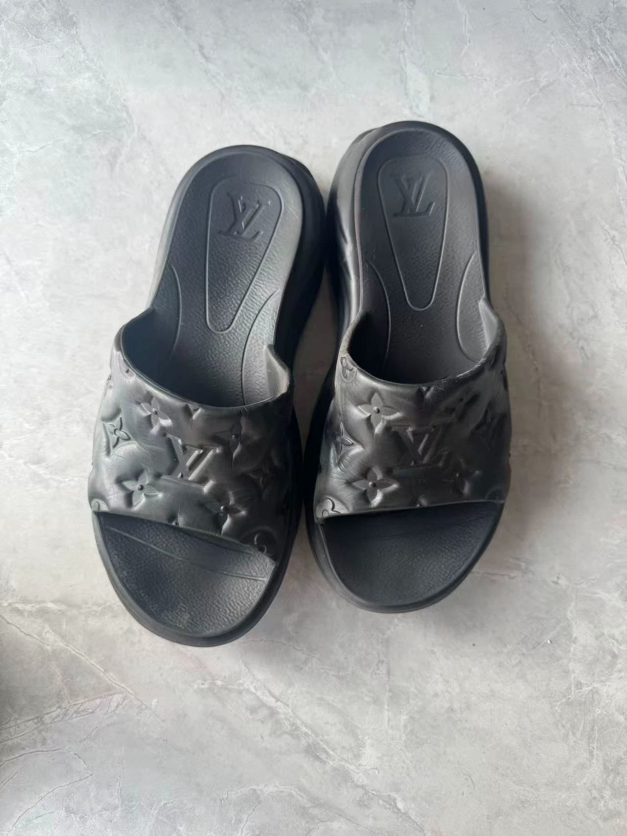 Louis Vuitton LV Slippers 39 (Fits 38) Size US 8.5 / IT 38.5 - 2 Thumbnail