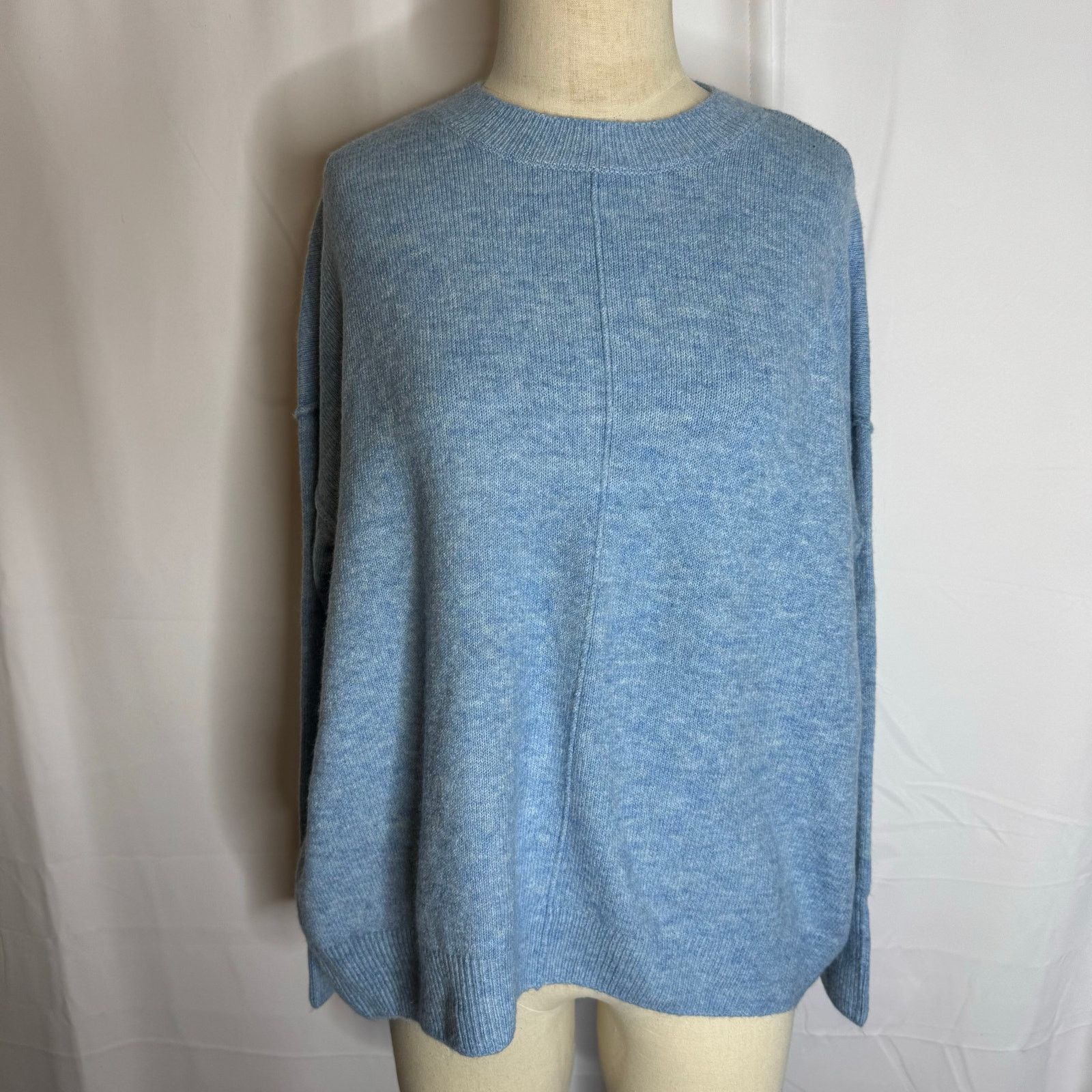 Vince Camuto Vince Camuto Blue Crewneck M Oversized Sweater Preppy Cozy Size M / US 6-8 / IT 42-44 - 2 Thumbnail