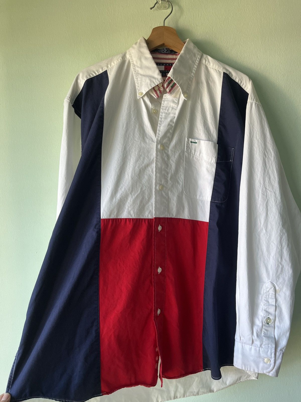 Tommy Hilfiger × Vintage Vintage Tommy Hilfiger Big Flag Button Up Size US XL / EU 56 / 4 - 3 Thumbnail