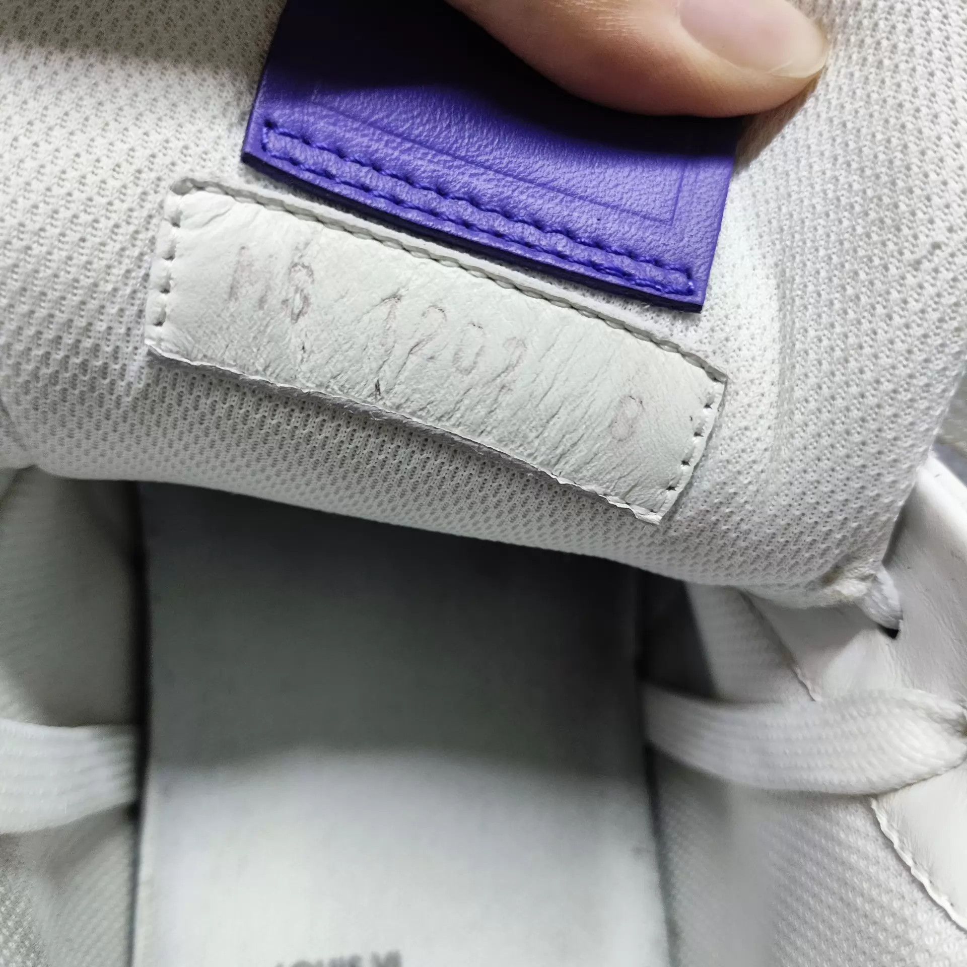 Louis Vuitton LV Trainer Embossed White Purple US 8 Size US 8 / EU 41 - 7 Thumbnail