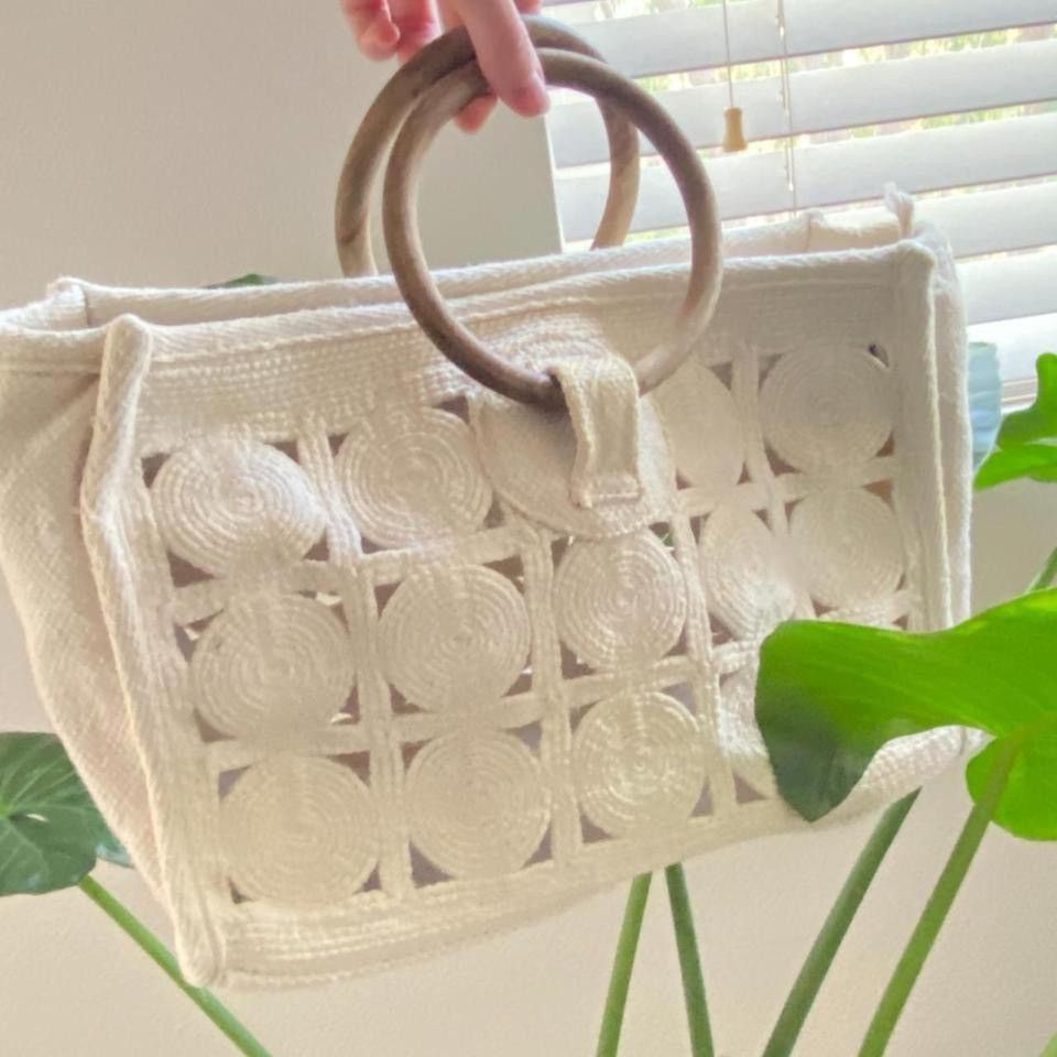 Other Handmade Universal Thread Ivory Purse with Wood Handles Size ONE SIZE - 1 Thumbnail