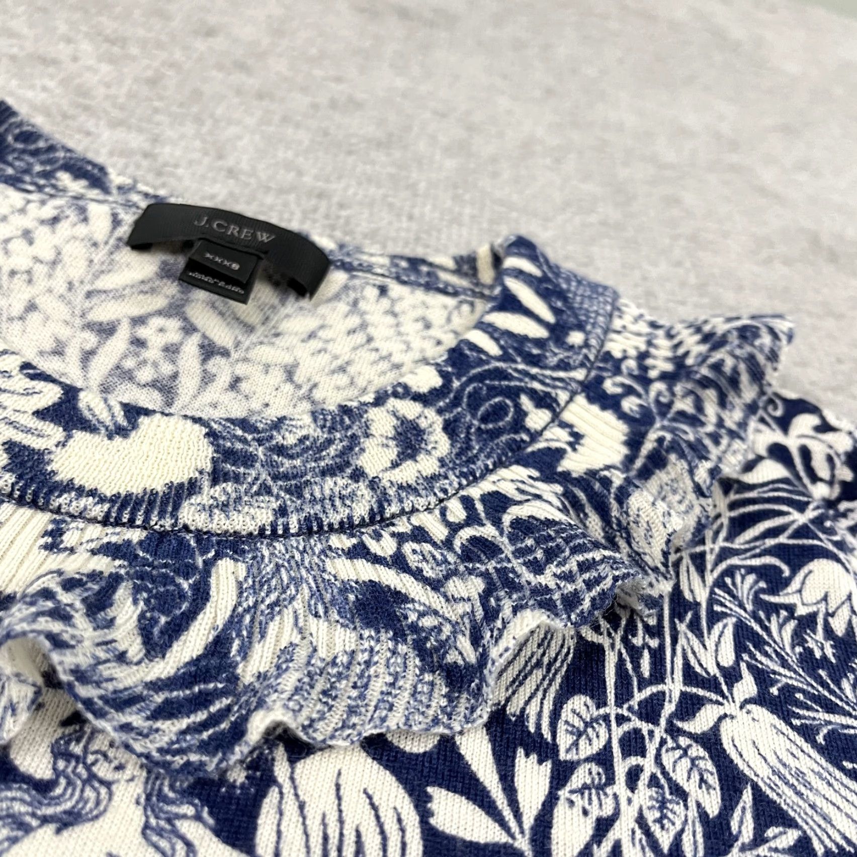 J.Crew VINTAGE J.CREW Women's Sweater XS Merino Wool Floral Mermaid Ruffle Crew Neck Pullover Fall Winter Size XS / US 0-2 / IT 36-38 - 3 Thumbnail