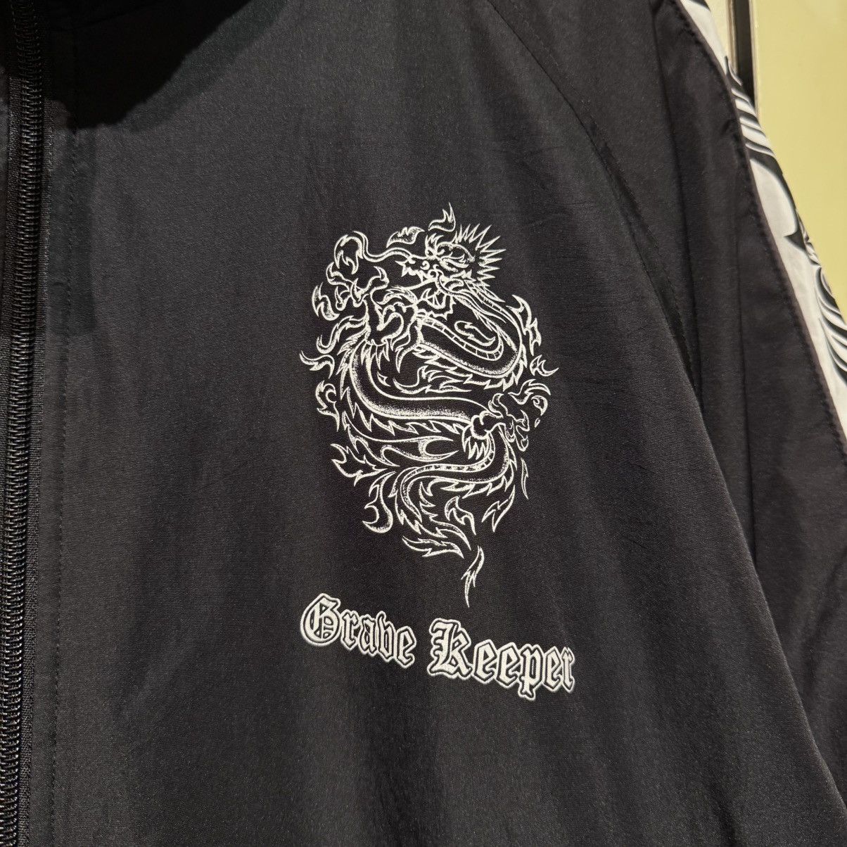 Other VTG DogCigar "Grave Keeper" Dragon Track Jacket Y2K Tribal Size US XL / EU 56 / 4 - 3 Thumbnail