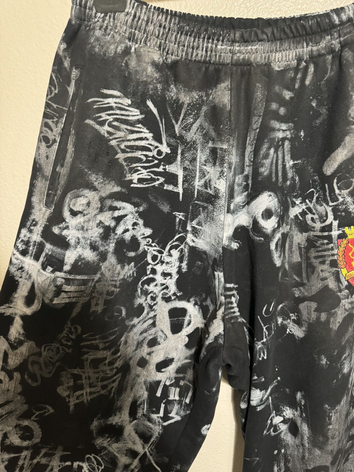 Balenciaga Balenciaga Black Graffiti Skater Sweatpants Size US 31 - 4 Thumbnail